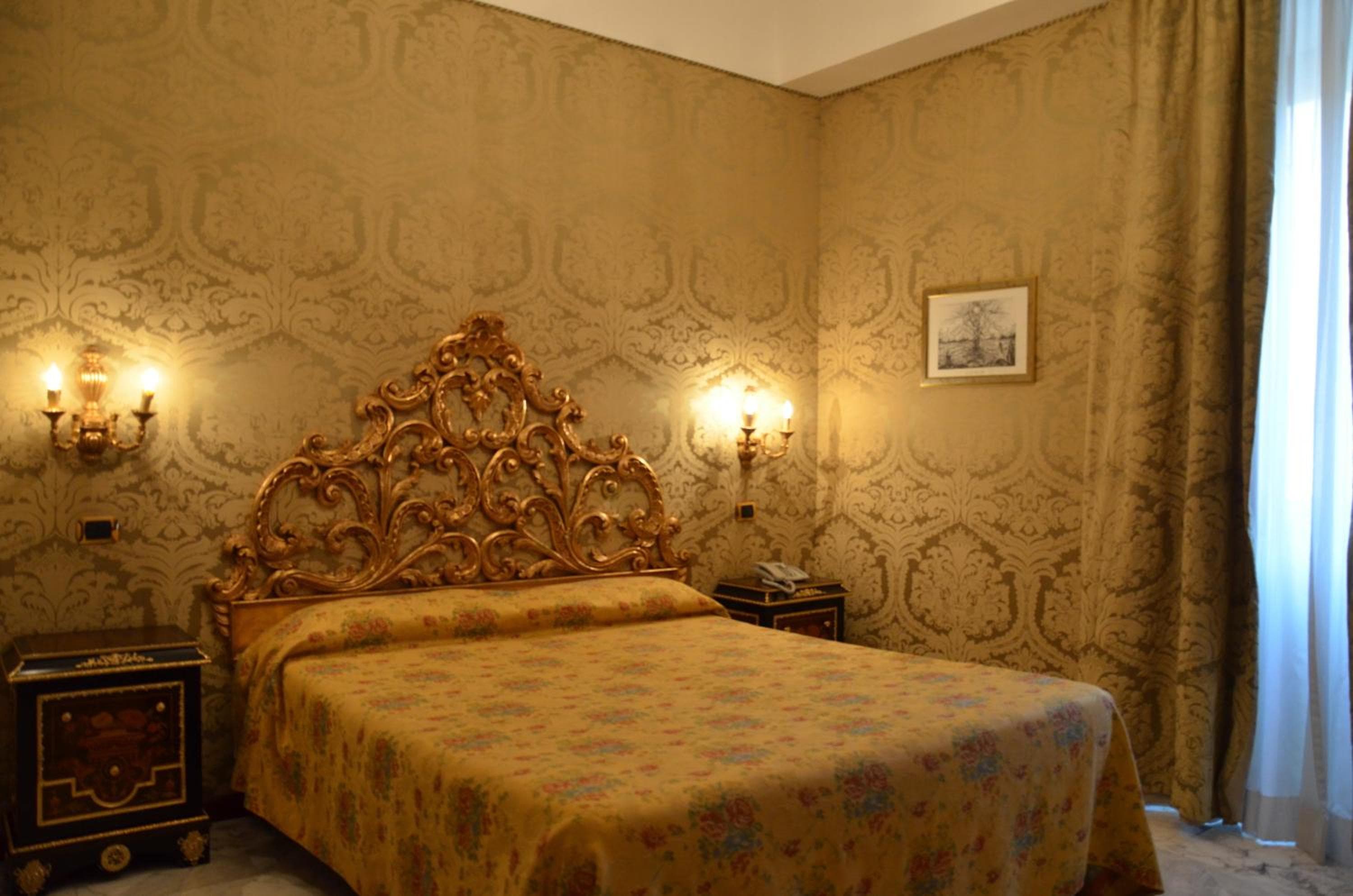 Hotel Des Epoques — 23