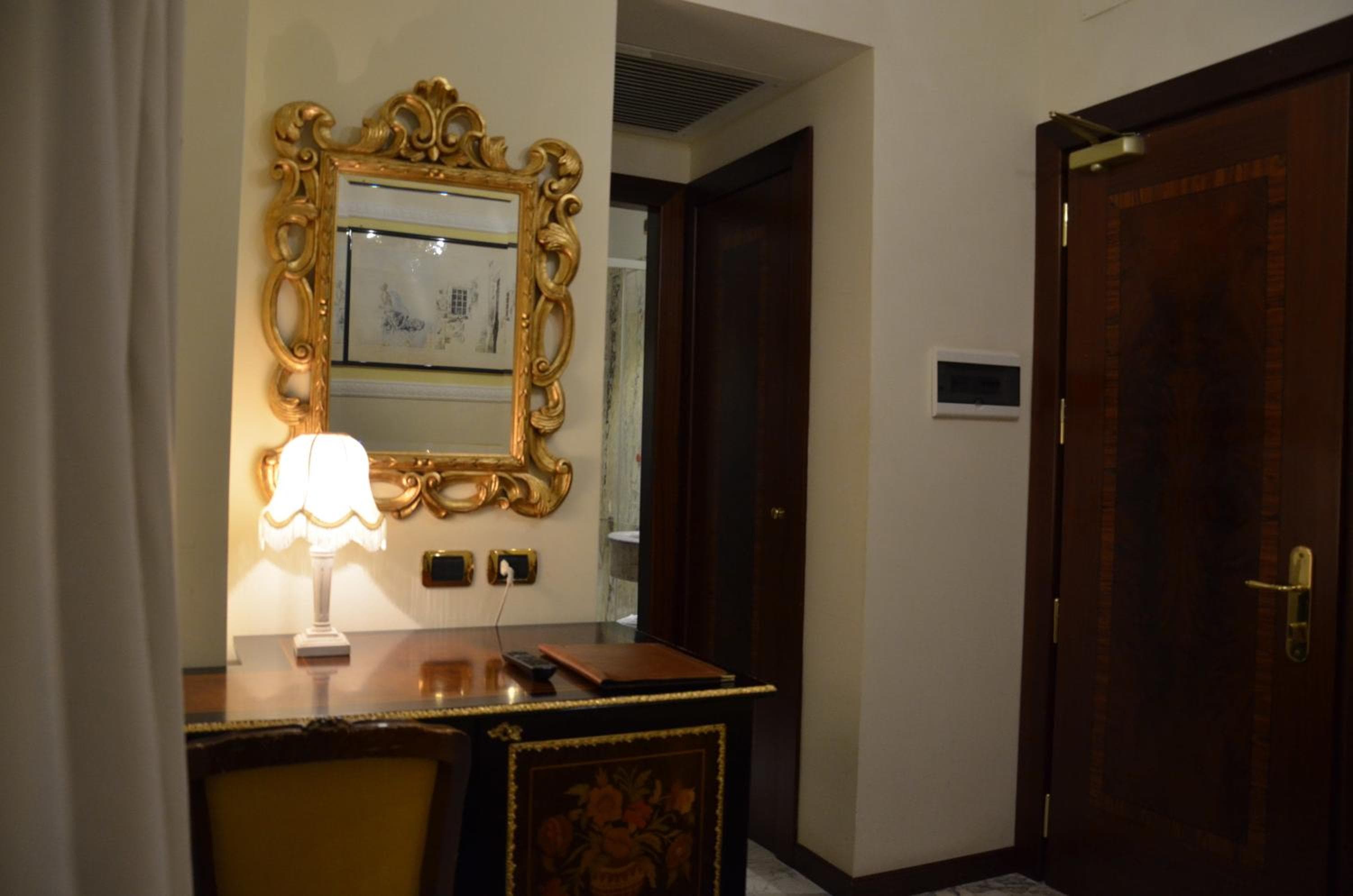 Hotel Des Epoques — 27