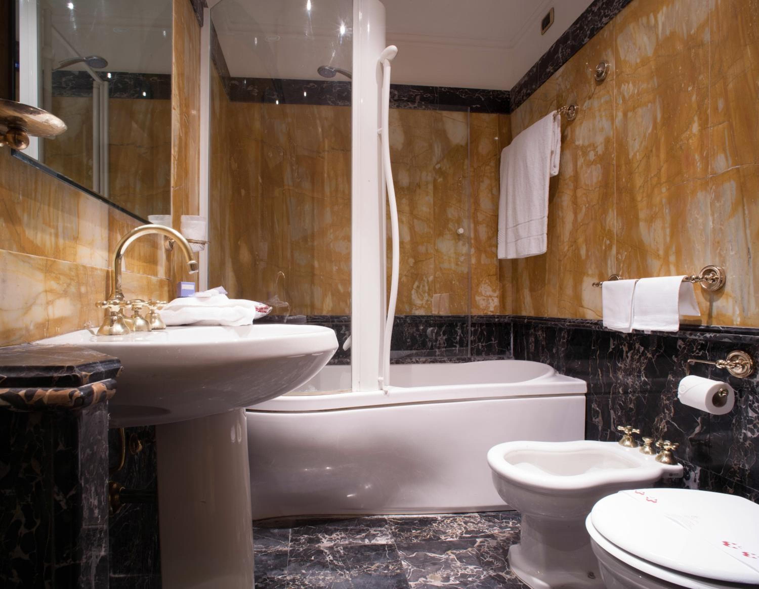 Hotel Des Epoques — 11