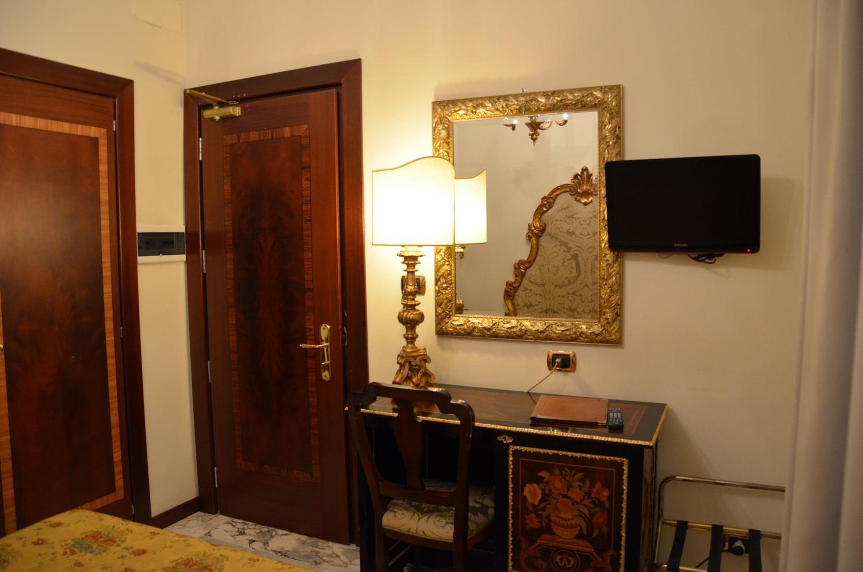 Hotel Des Epoques — 16