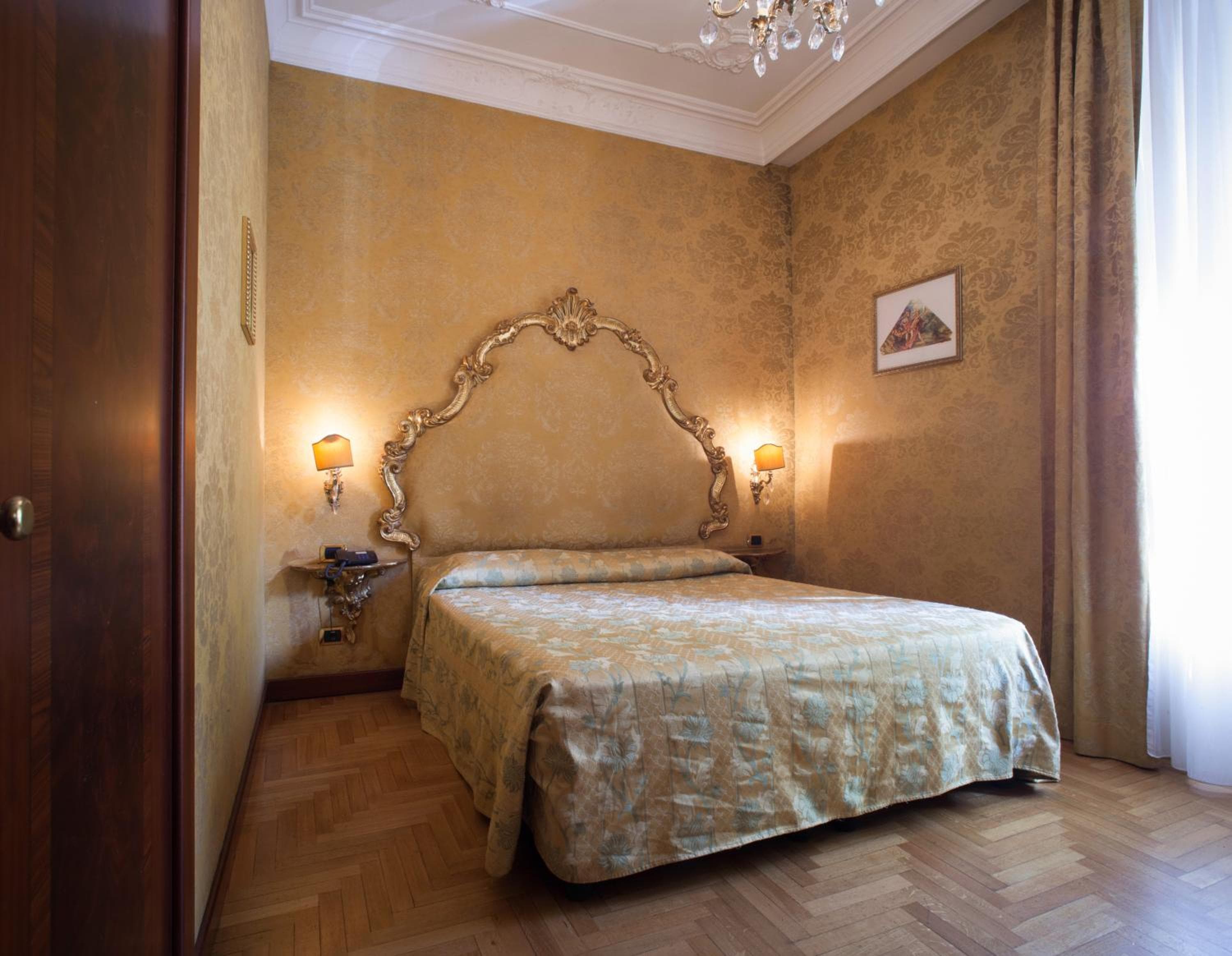 Hotel Des Epoques — 24