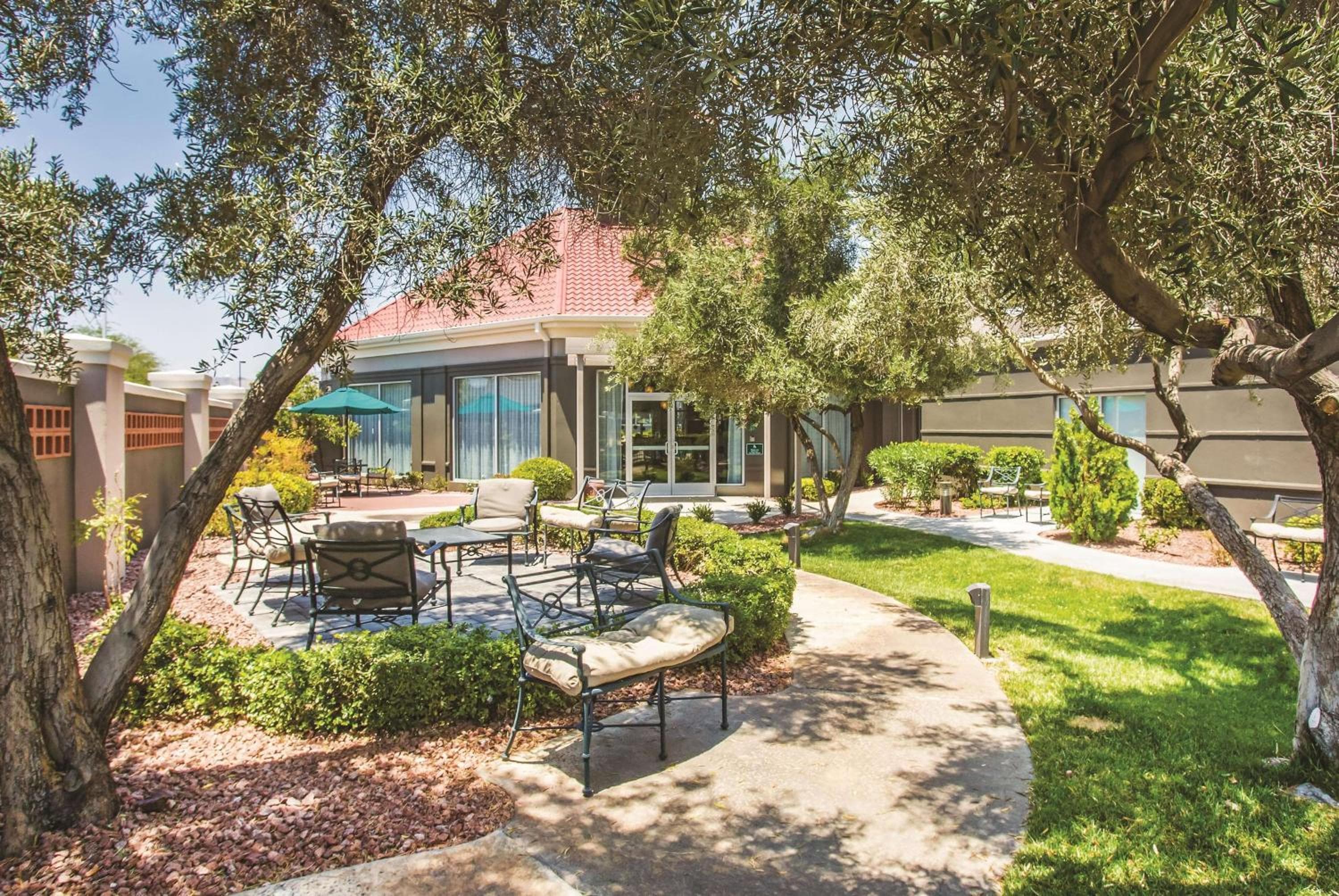 La Quinta by Wyndham Las Vegas Summerlin Tech — 5