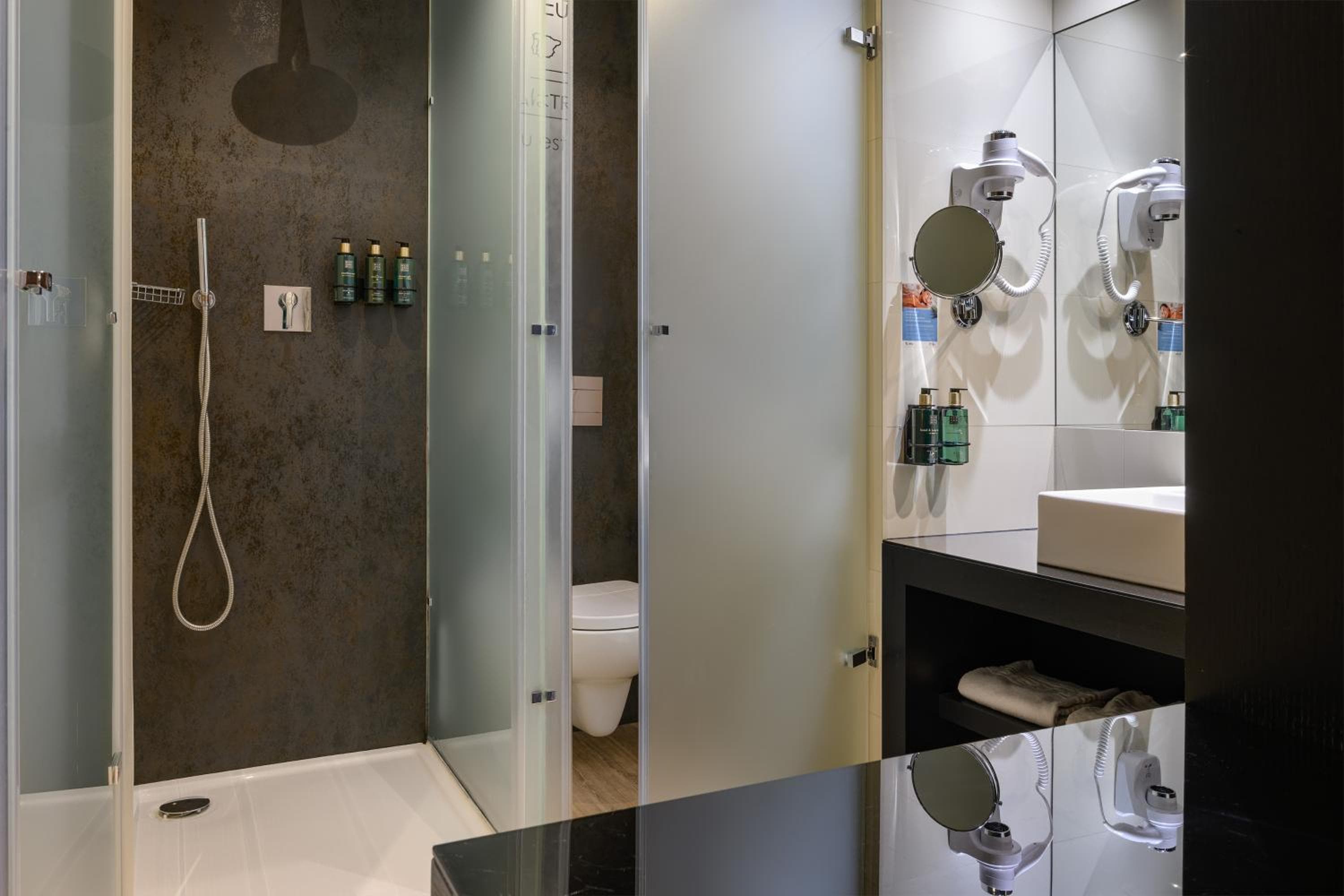 Meliá Lisboa Aeroporto hotel, Rua C, Aeroporto Internacional de Lisboa, Lisbon, Portugal — photo 61