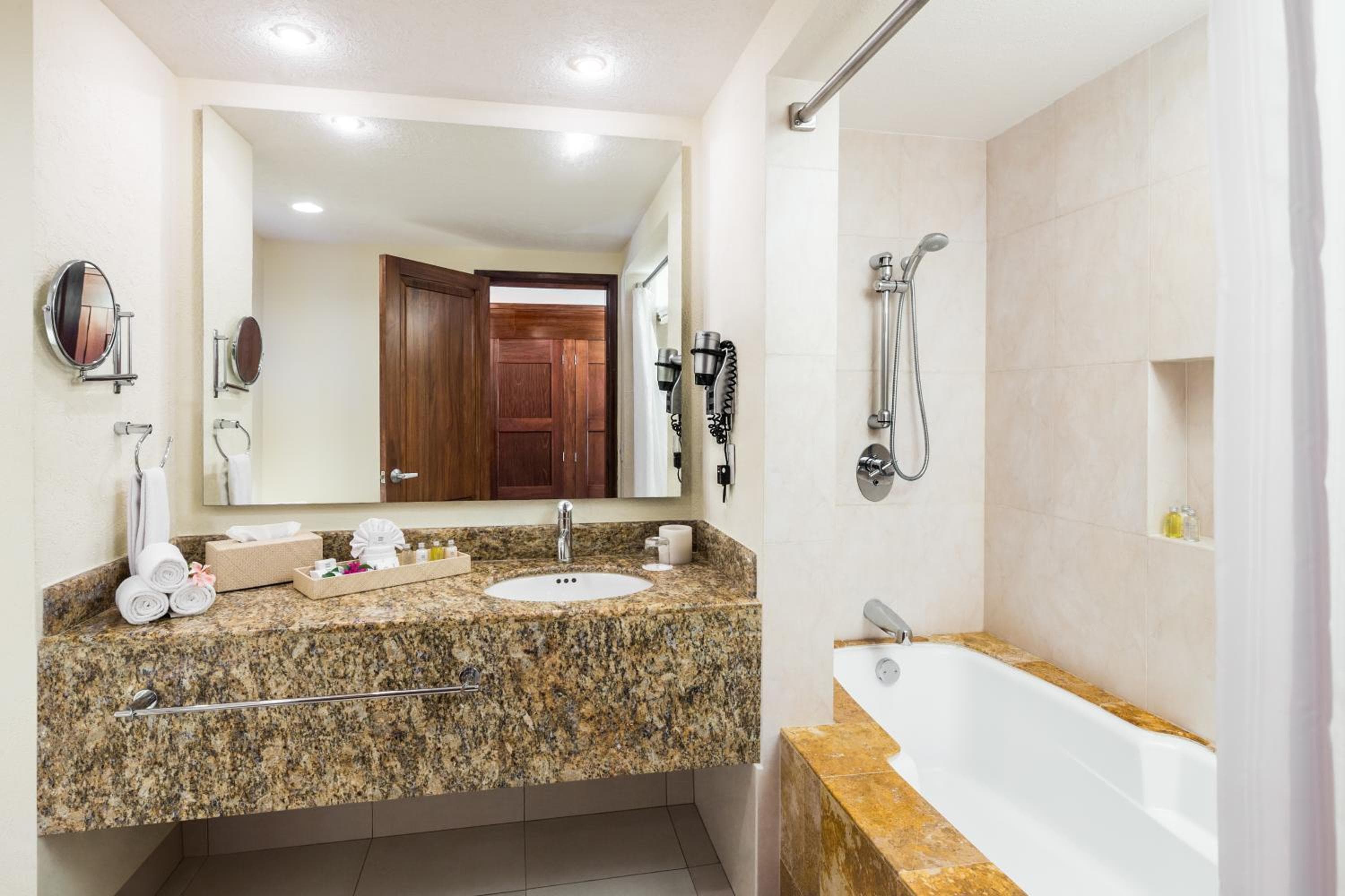 BlueBay Grand Esmeralda-All Inclusive — 18