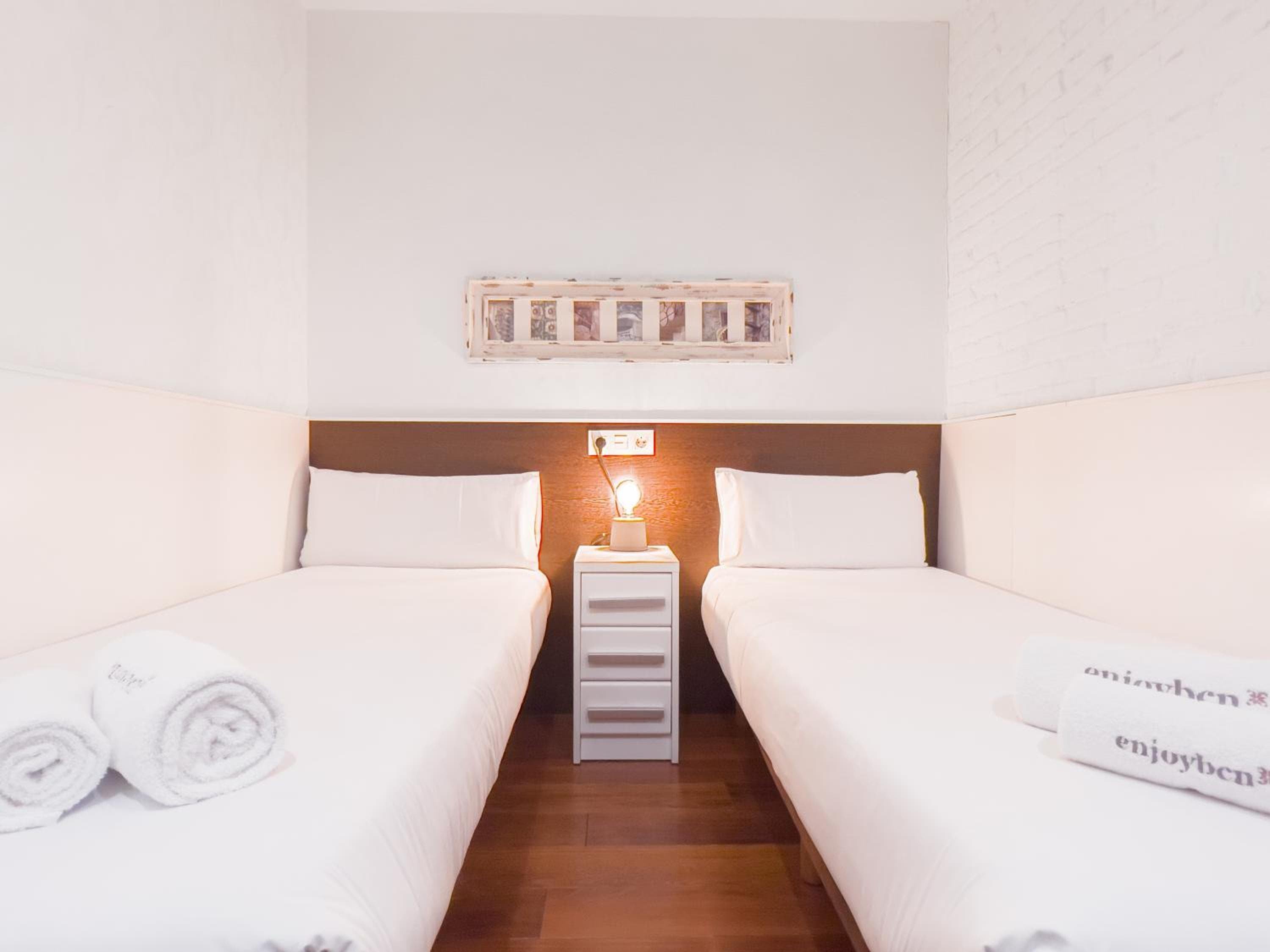 Apartamentos Enjoybcn Gaudí — 26