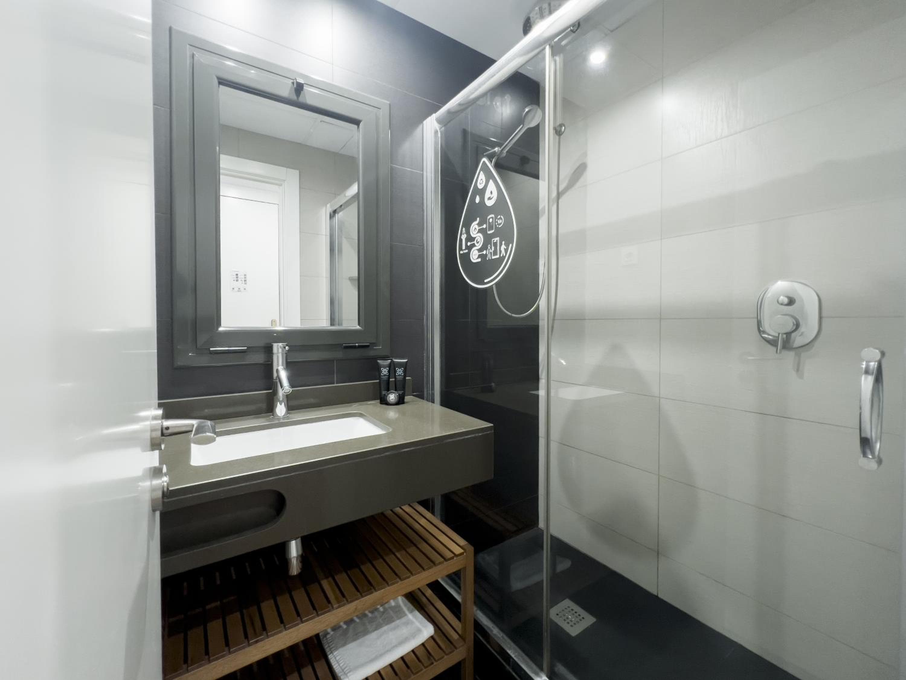 Enjoybcn Gaudi Apartments — 25