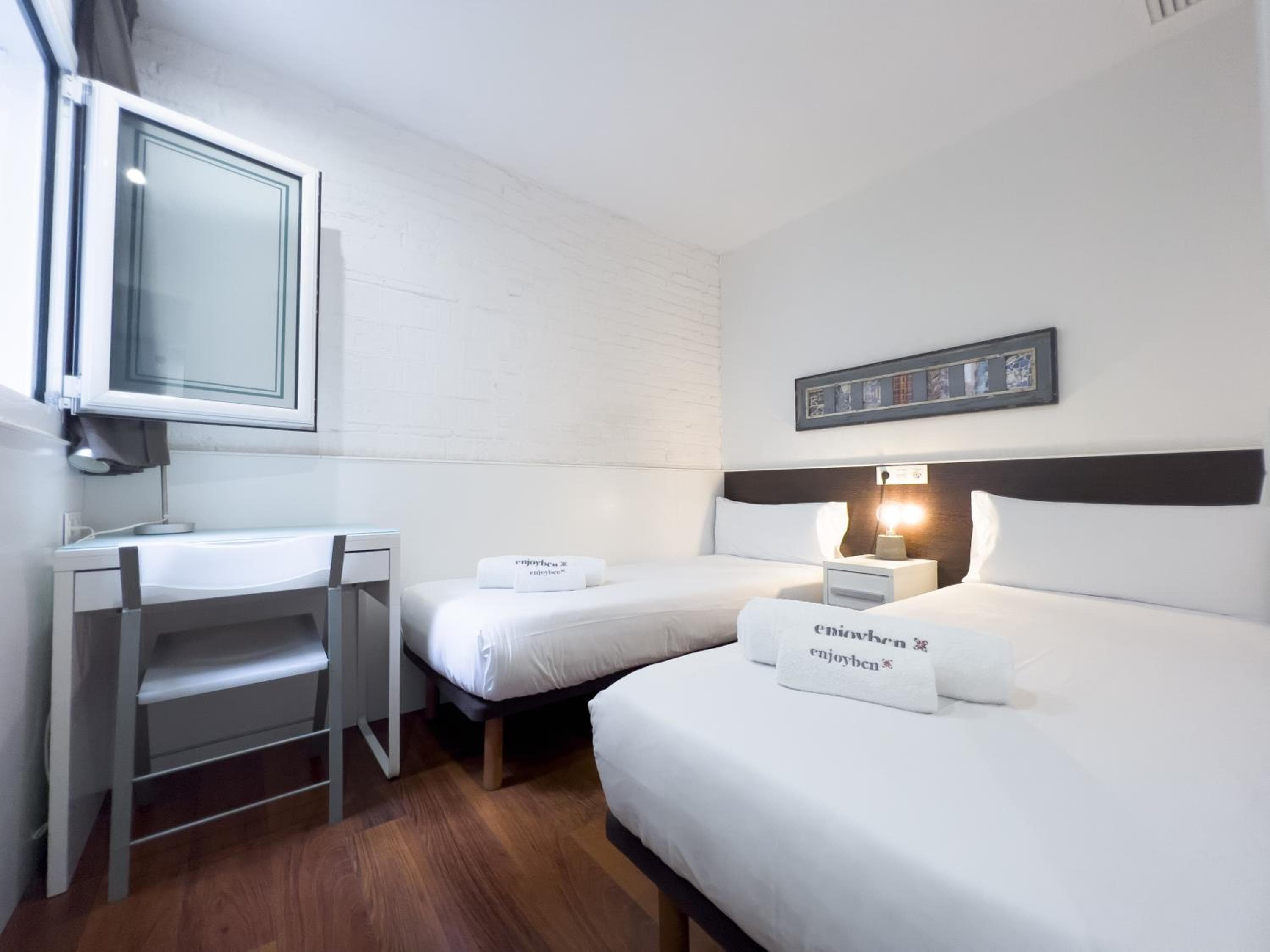 Apartamentos Enjoybcn Gaudí — 24