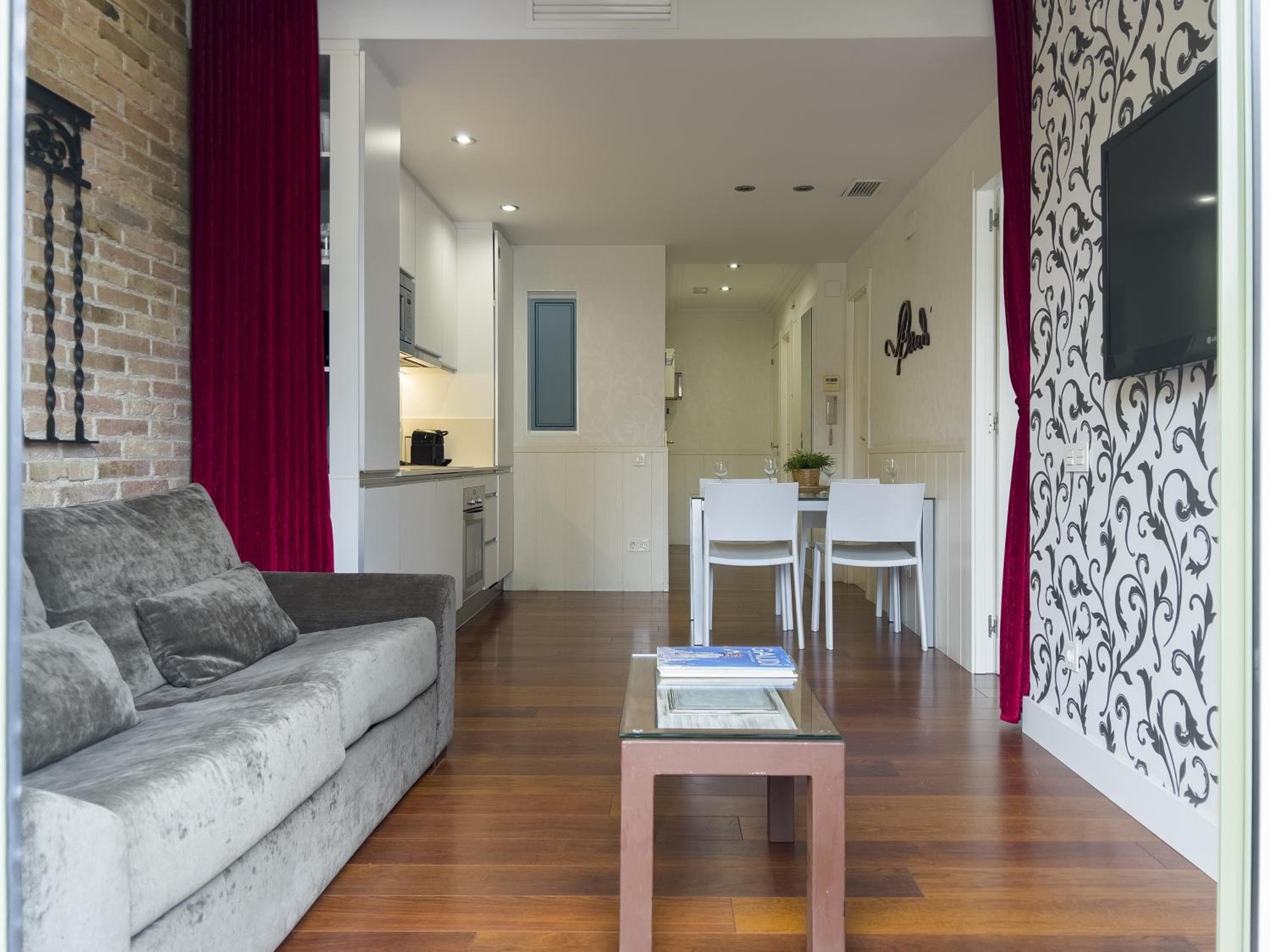 Enjoybcn Gaudi Apartments — 20
