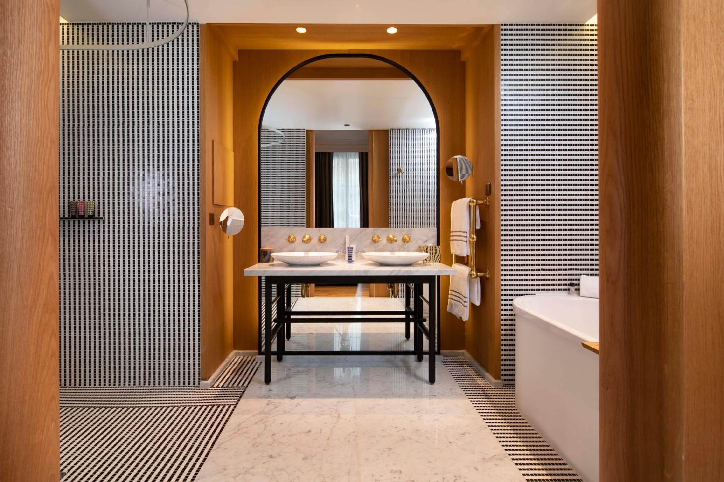 Hôtel Vernet Champs Elysées Paris — 27