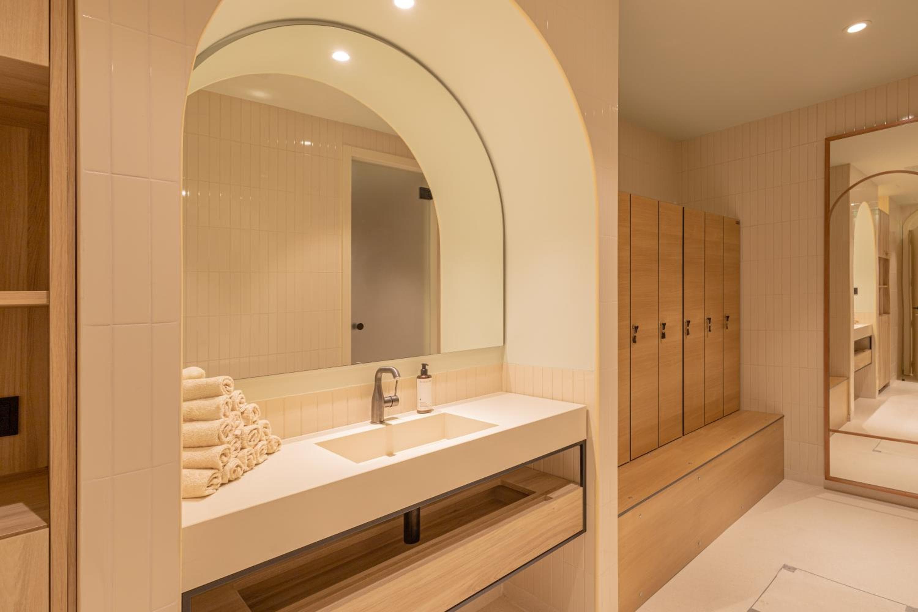 LUSTER Hotel — 2