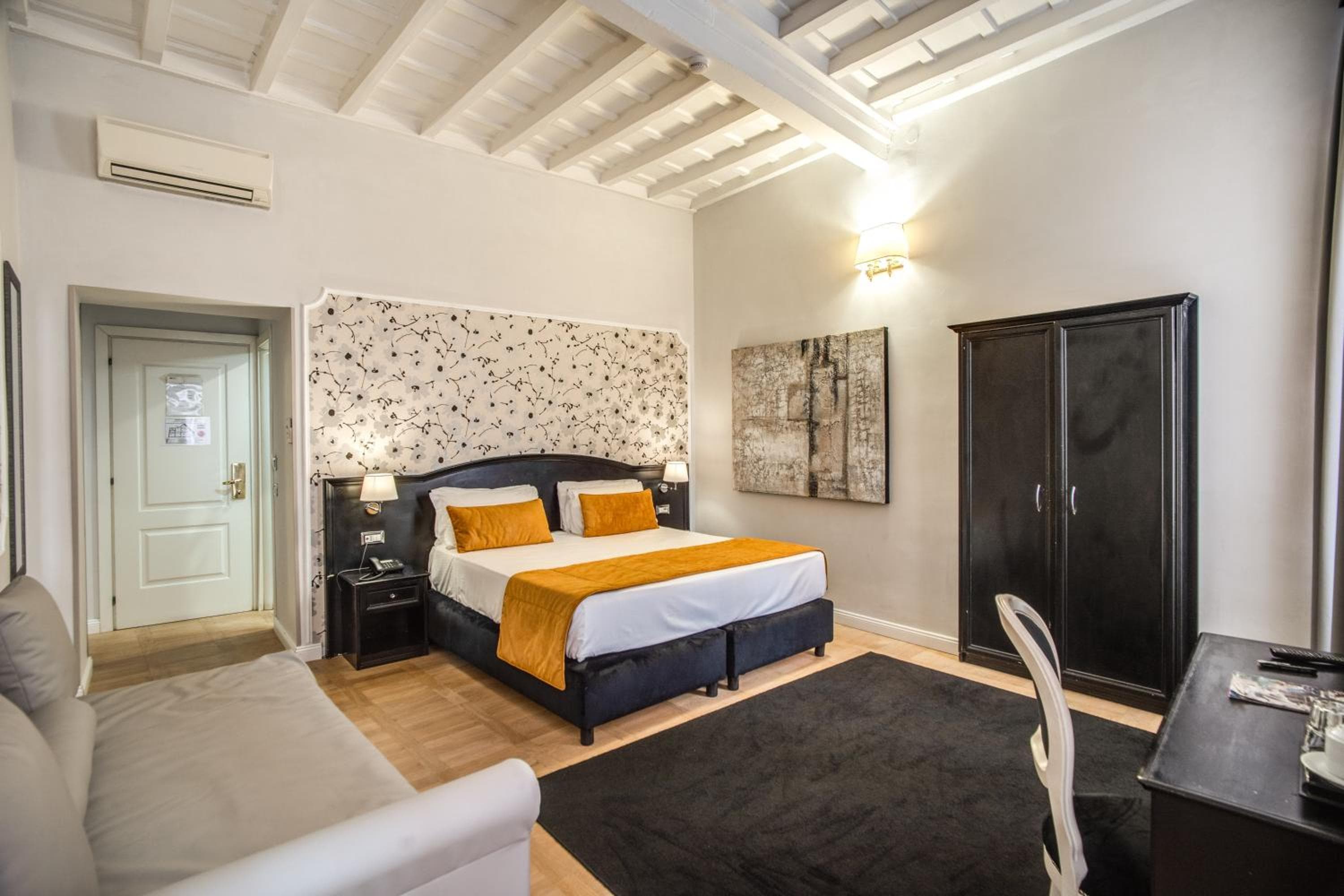 Relais Fontana Di Trevi Hotel — 19