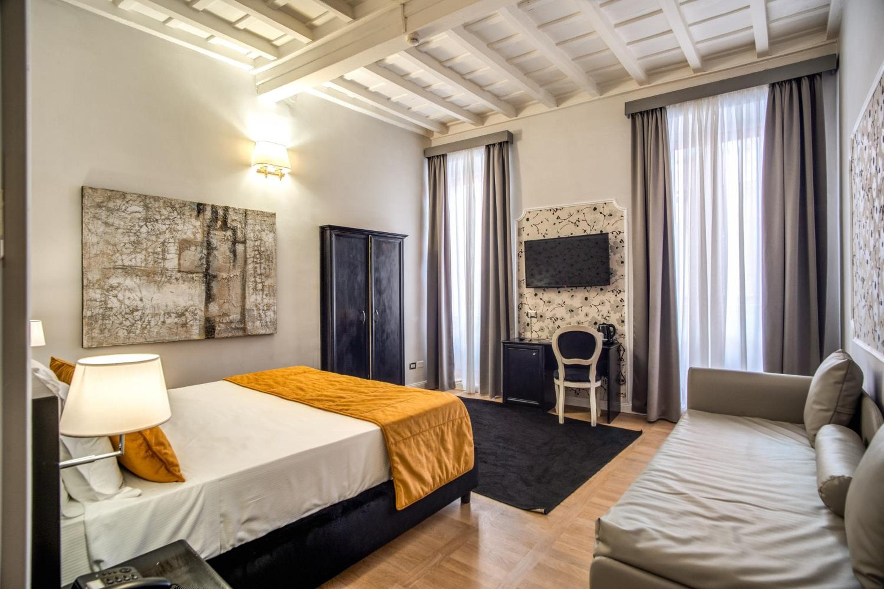 Relais Fontana Di Trevi Hotel — 13