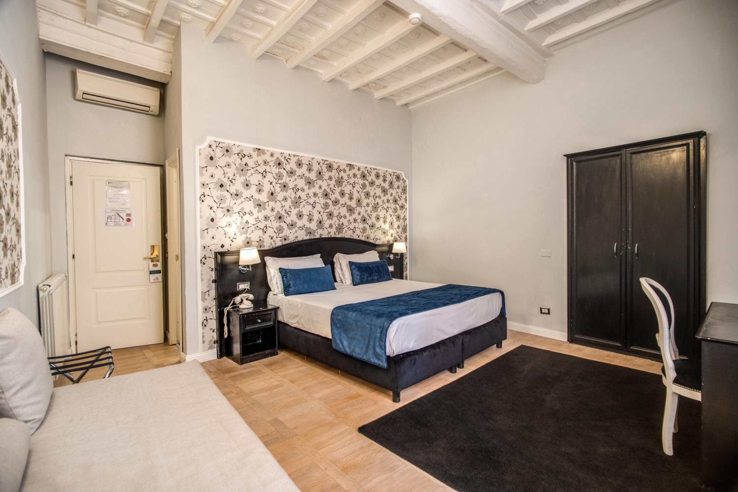 Relais Fontana Di Trevi Hotel — 20