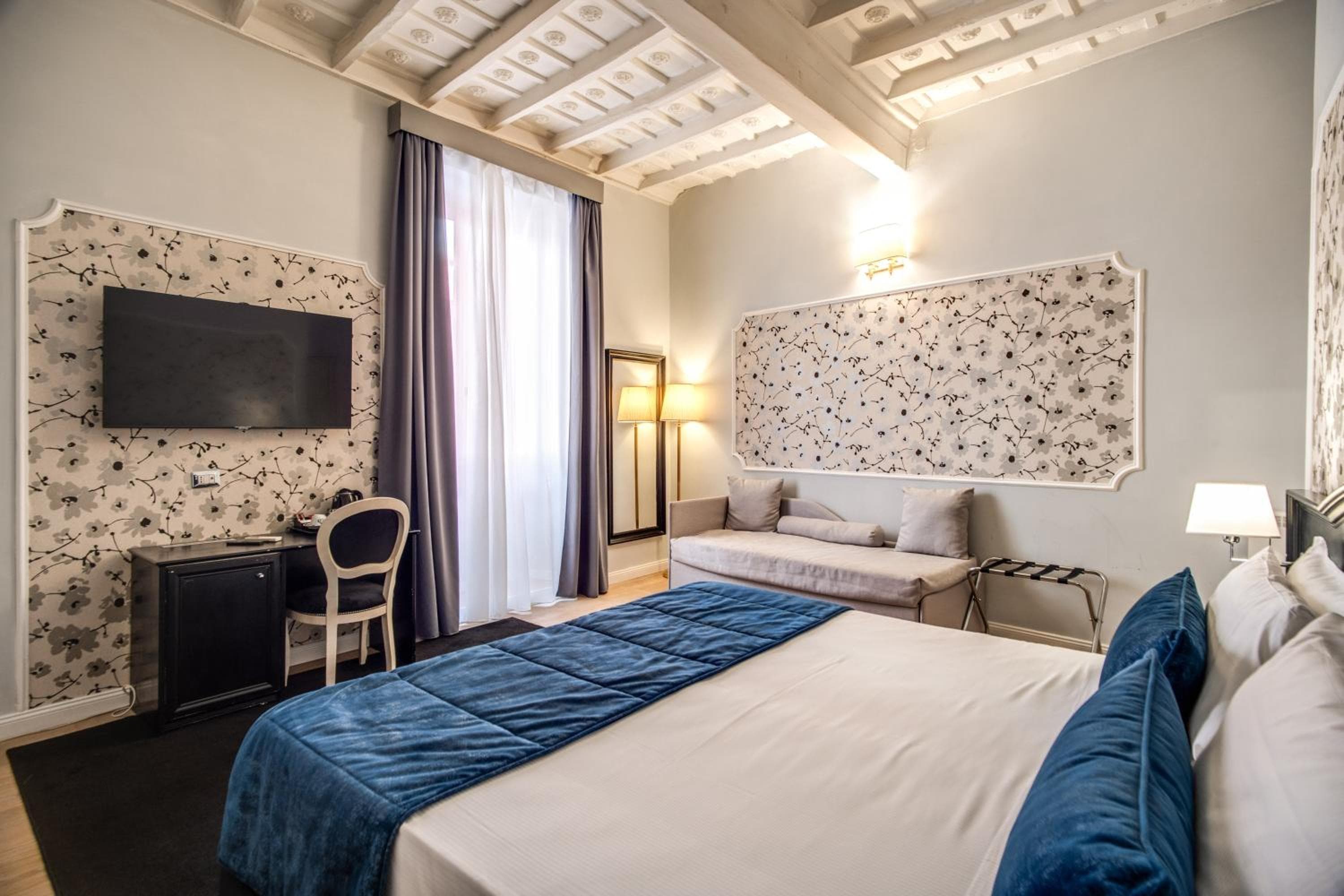 Relais Fontana Di Trevi Hotel — 12