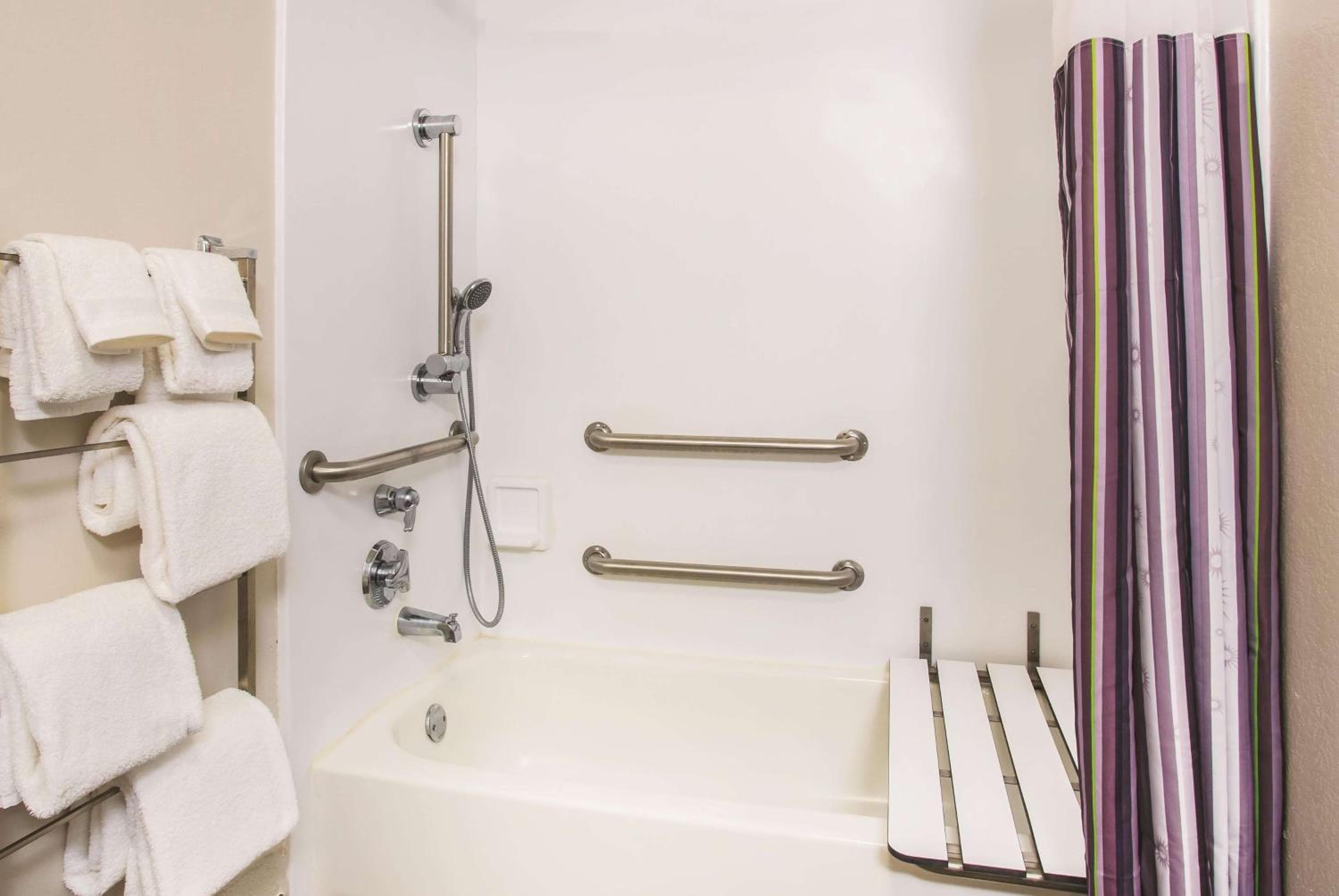 La Quinta by Wyndham Las Vegas Summerlin Tech — 23