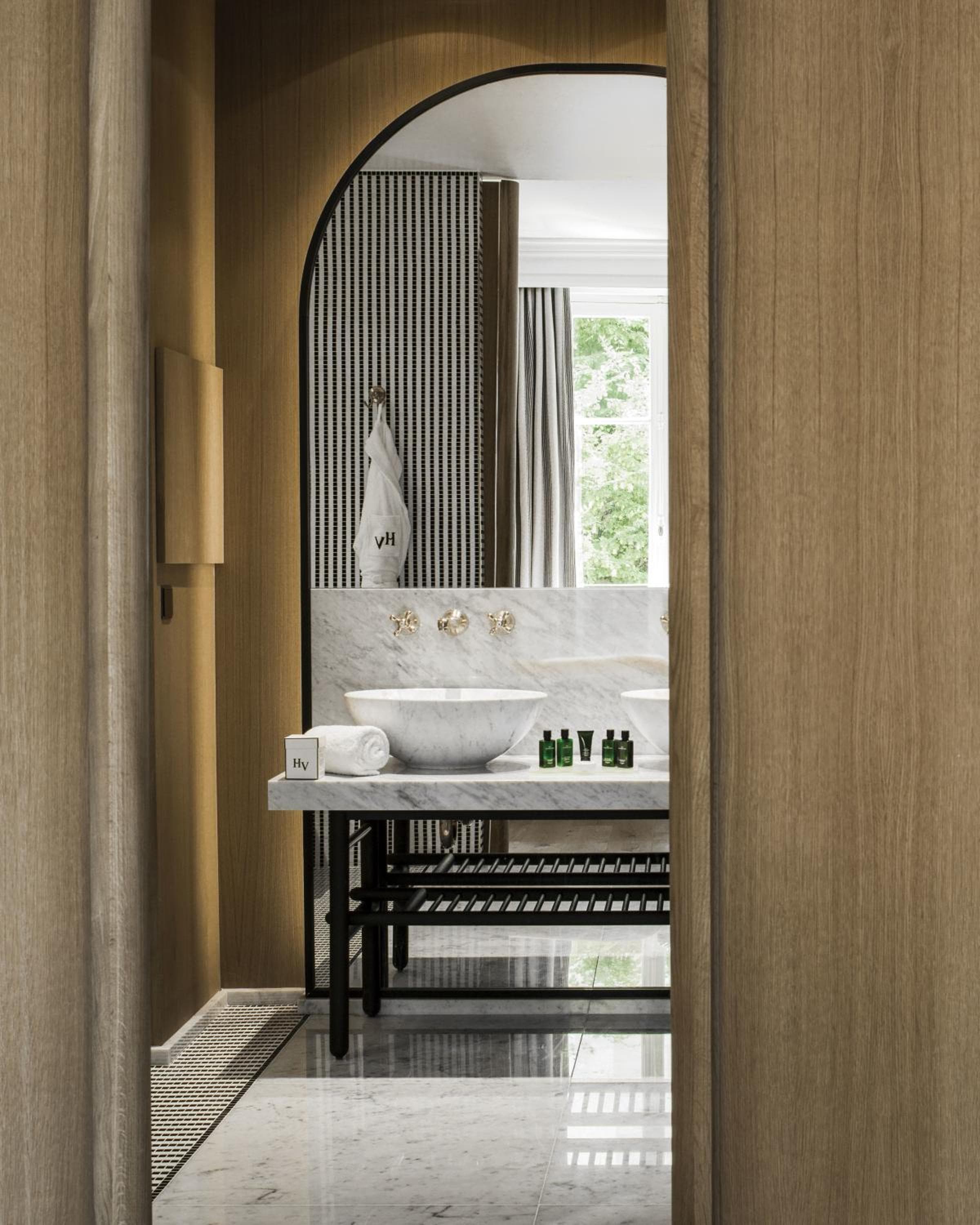 Hotel Vernet Champs Elysées Parigi — 9