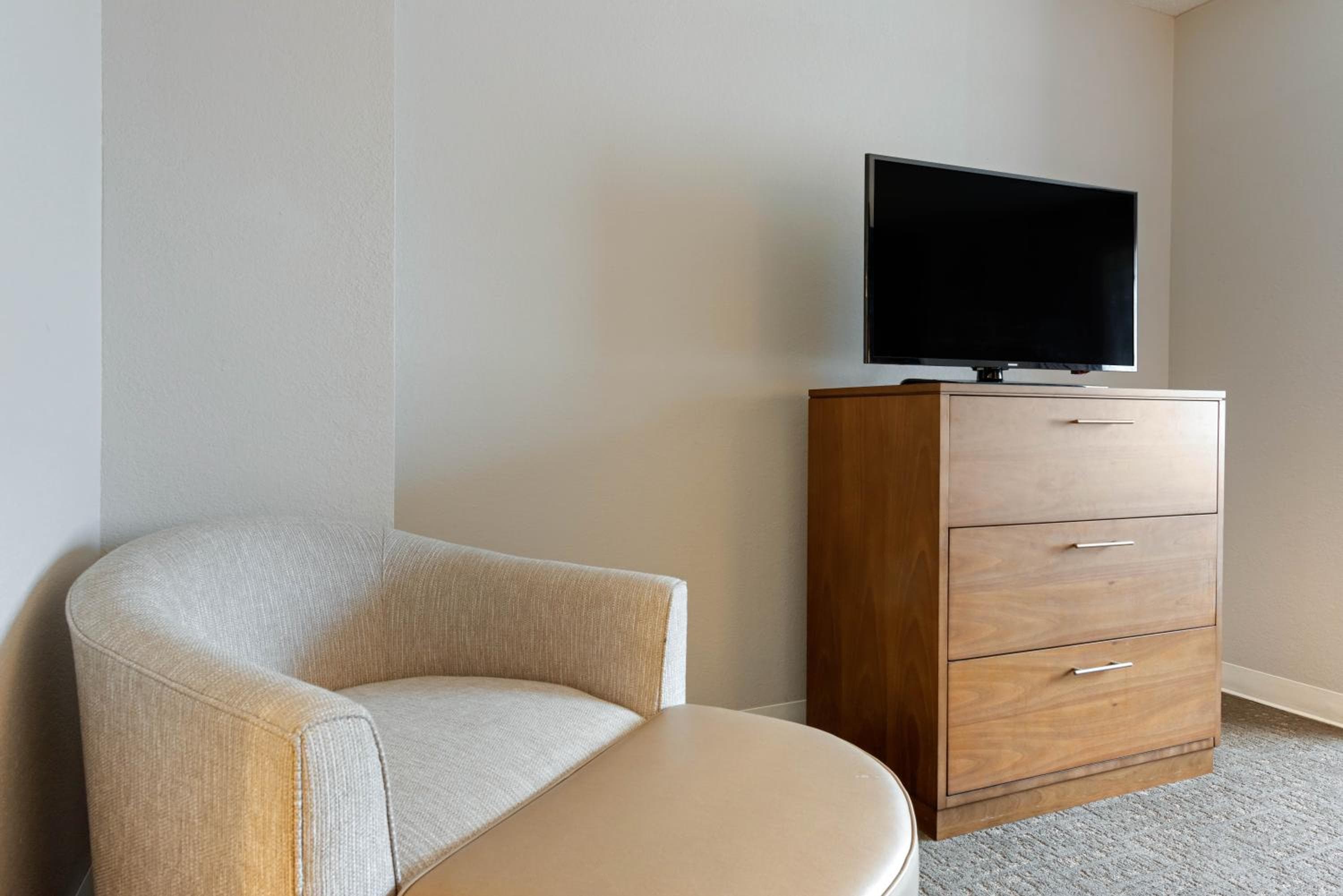 Staybridge Suites Orlando Royale Parc Suites by IHG — 7