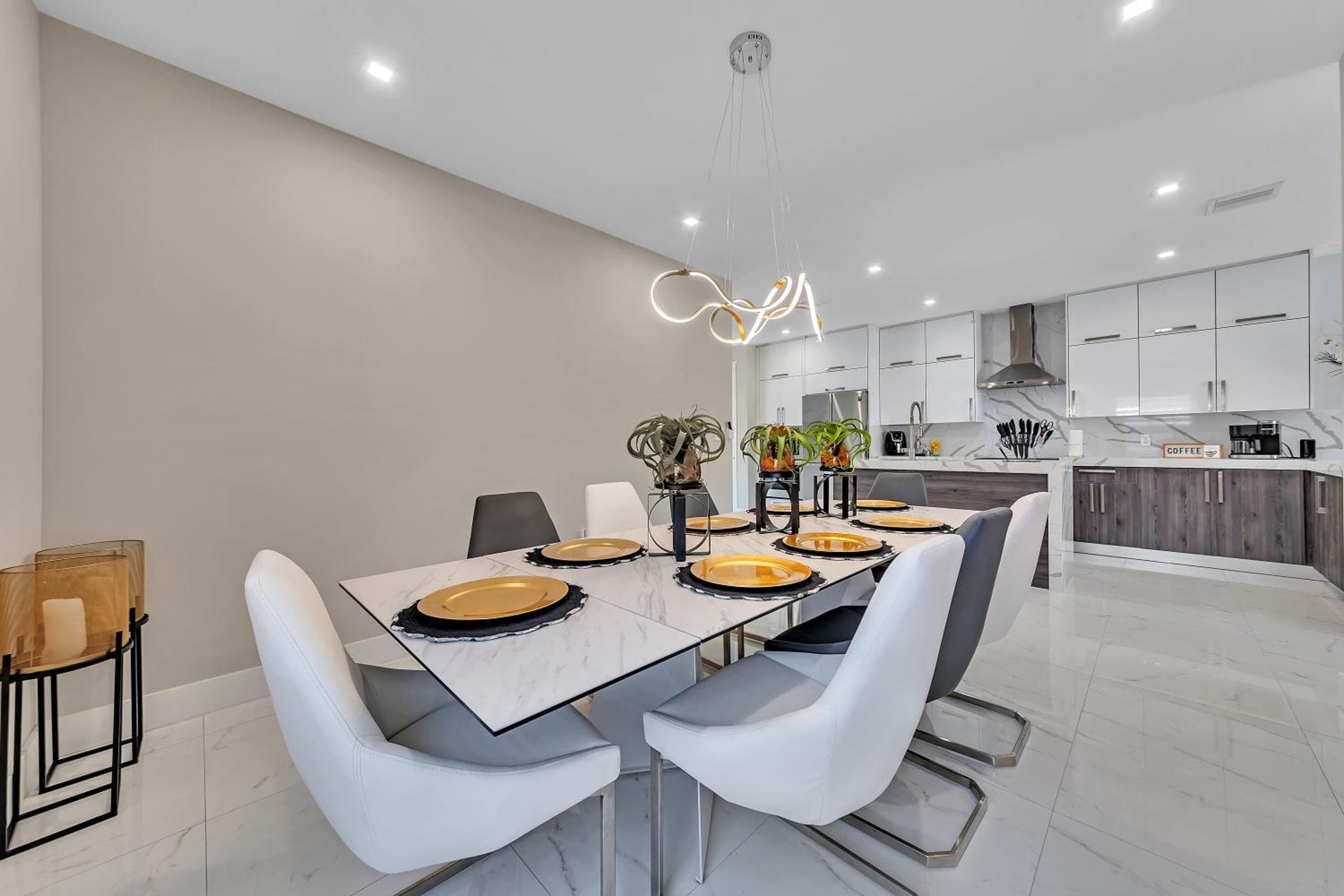 ¡VillaPlaya casa nueva, resort de estilo moderno! — 16