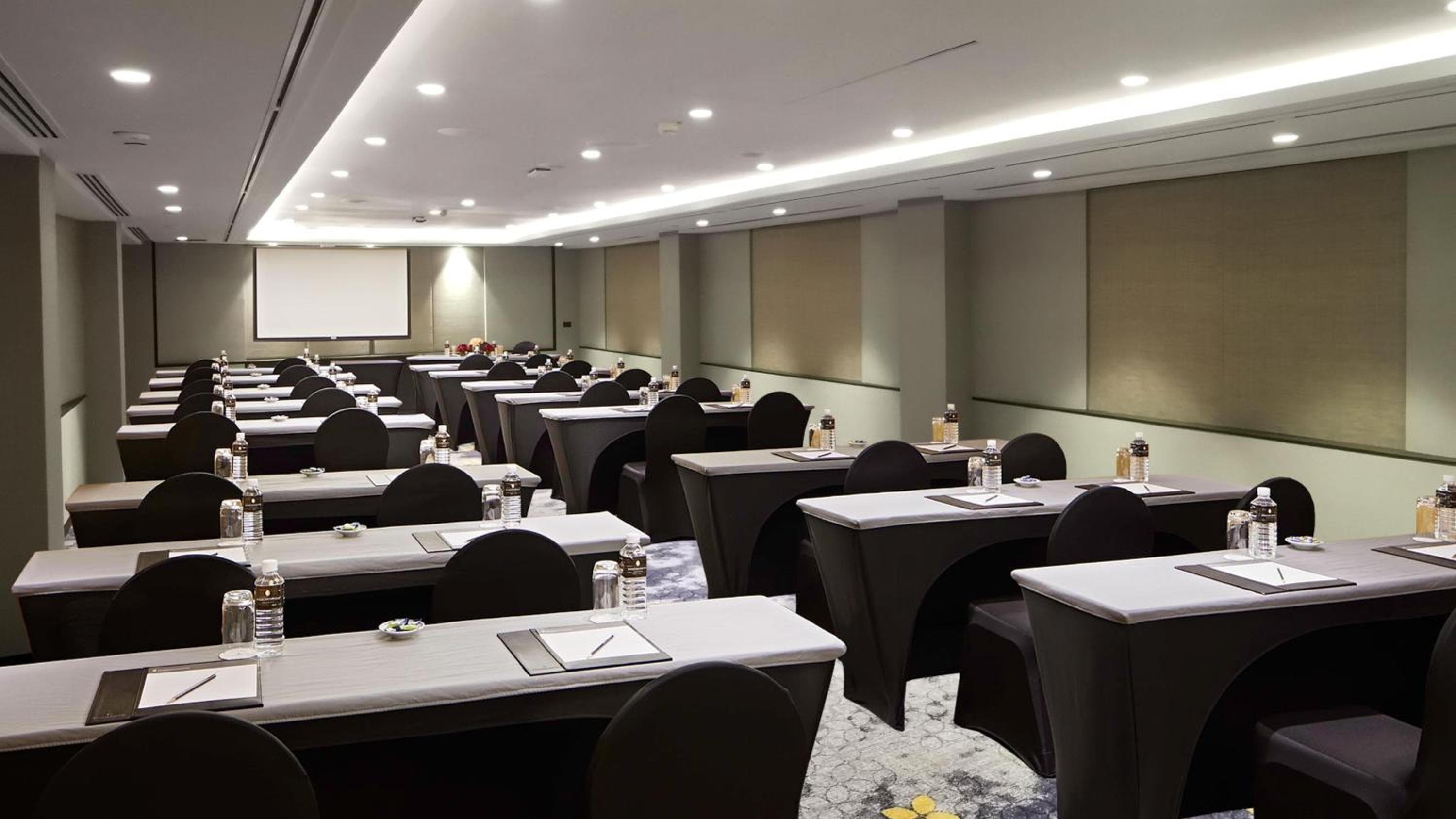 Holiday Inn Bangkok by IHG — 11
