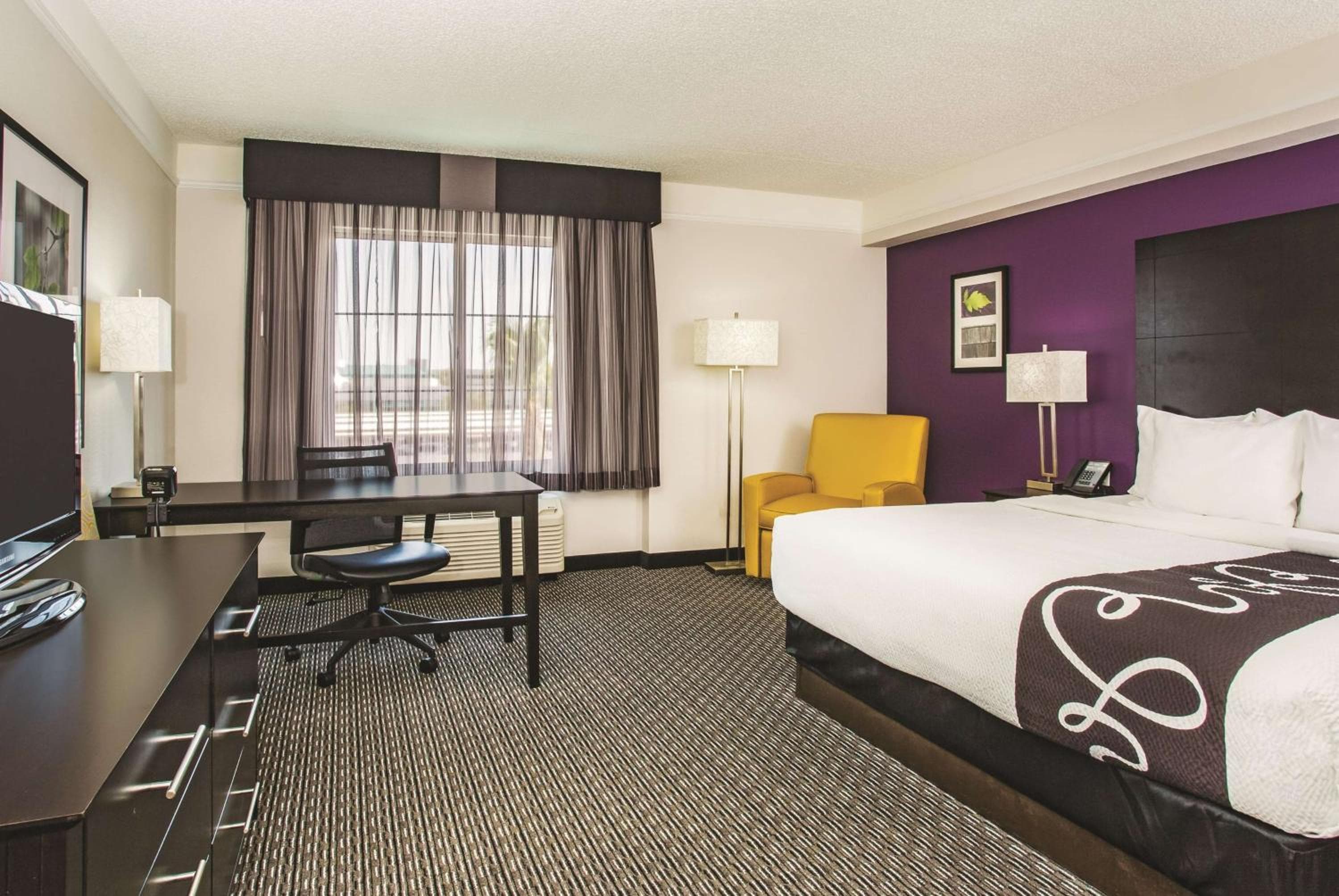 La Quinta by Wyndham Las Vegas Summerlin Tech — 13
