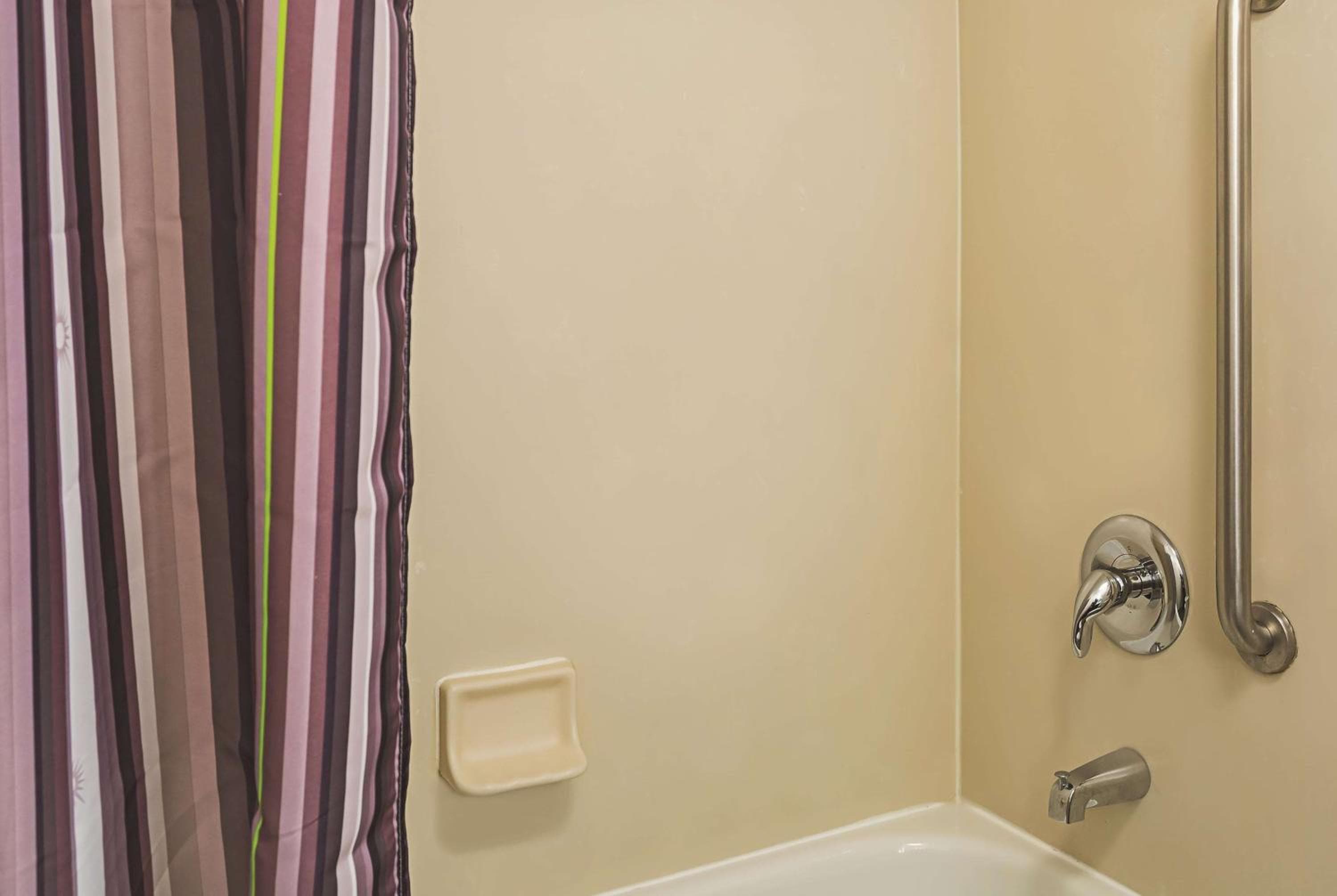 La Quinta by Wyndham Las Vegas Summerlin Tech — 24