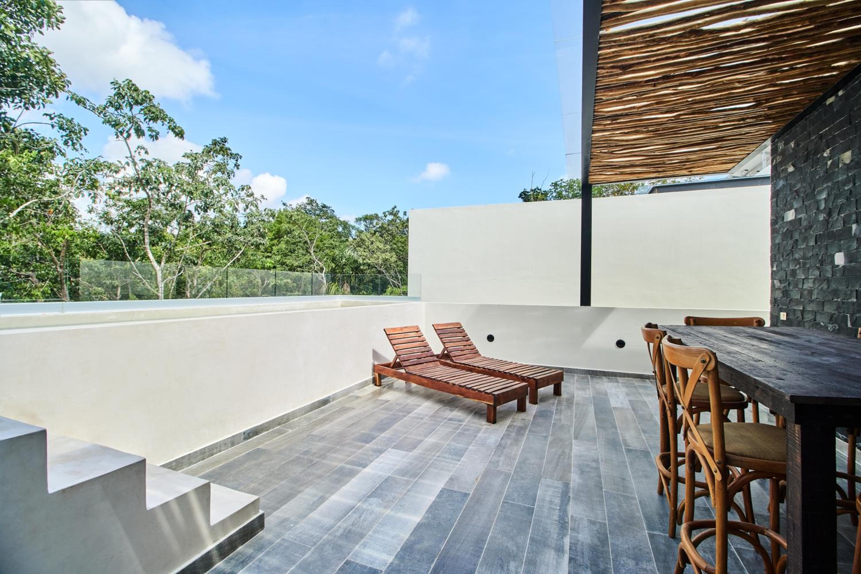 Luxury Villa with 2 Pools, Open Terraces and Sun Deck — 4
