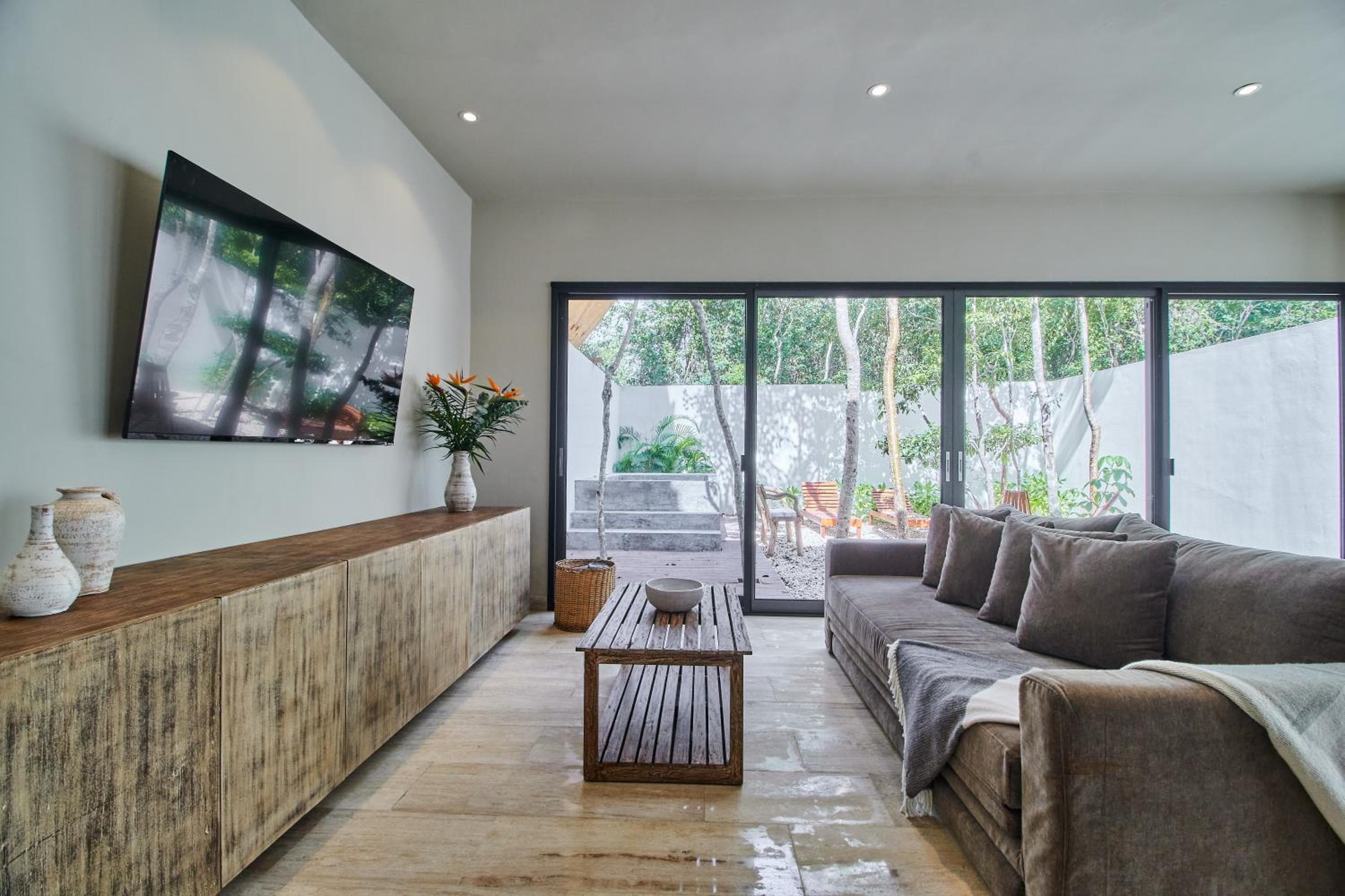 Luxury Villa with 2 Pools, Open Terraces and Sun Deck — 5