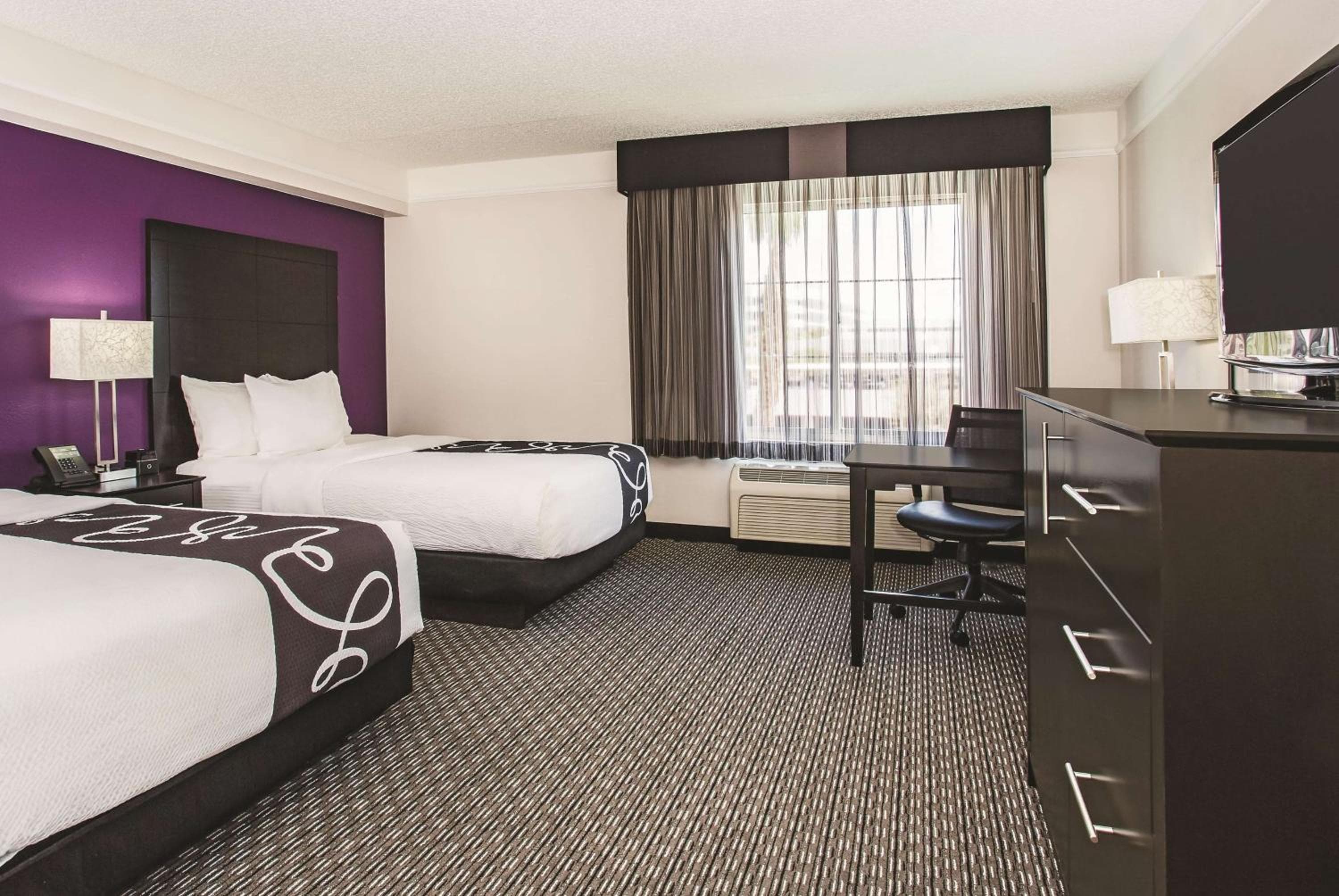 La Quinta by Wyndham Las Vegas Summerlin Tech — 9