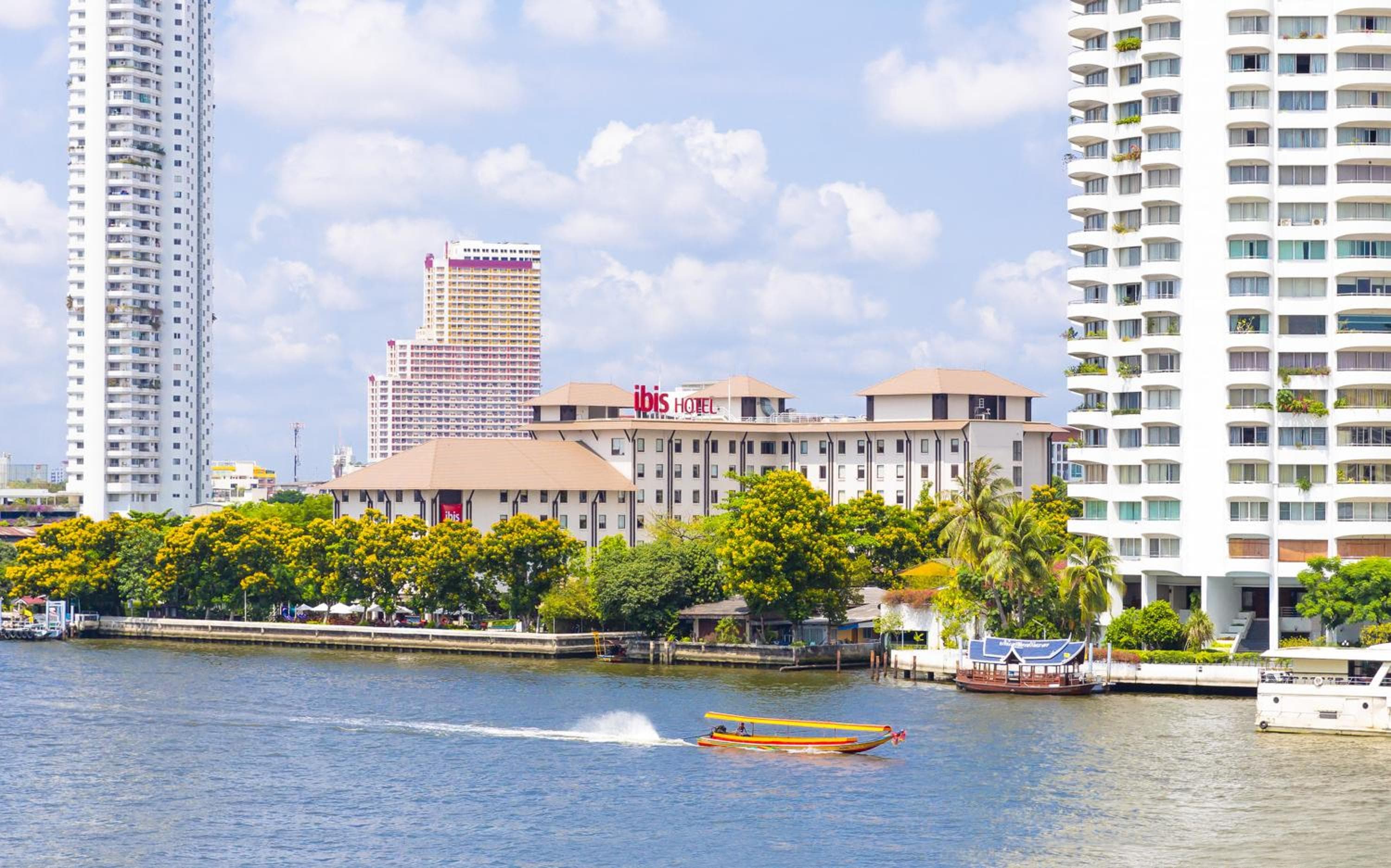 Ibis Bangkok Riverside — 15