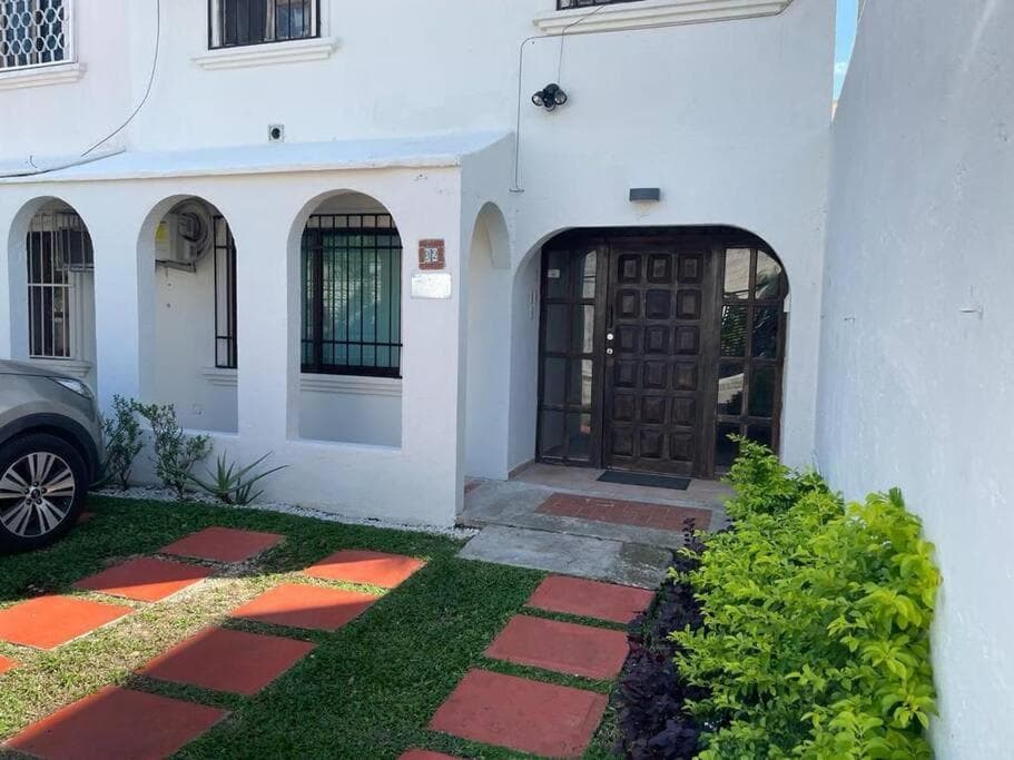 Departamento Céntrico y Moderno en Cancún. — 3