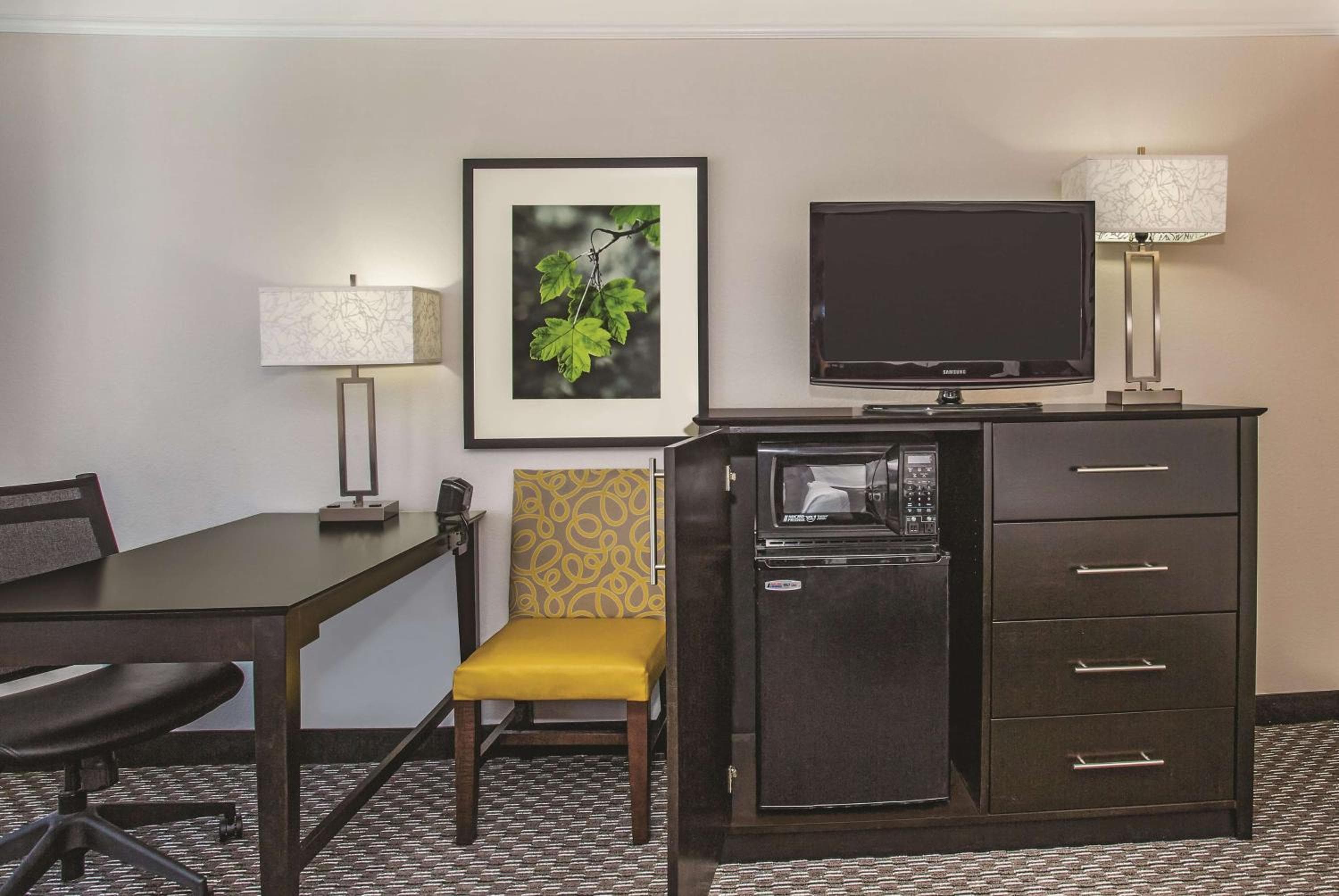 La Quinta by Wyndham Las Vegas Summerlin Tech — 8