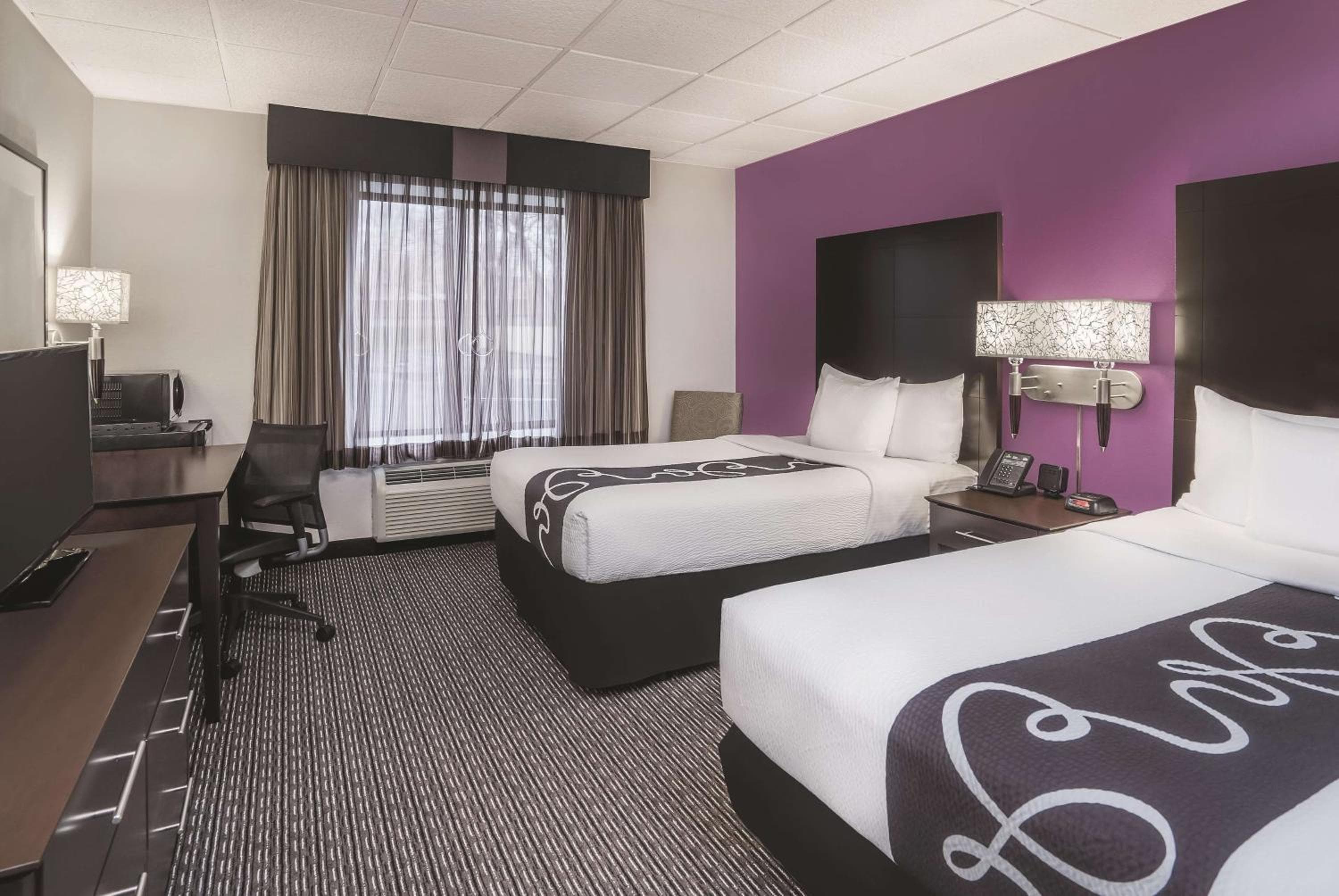 La Quinta by Wyndham Las Vegas Summerlin Tech — 11