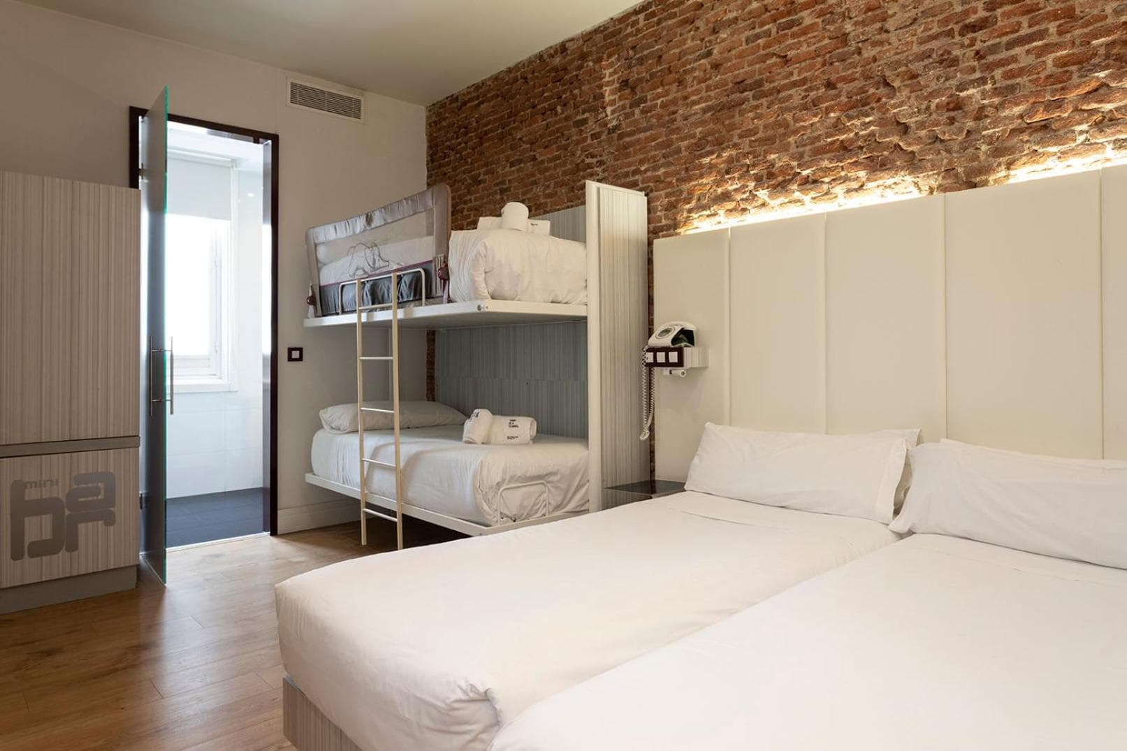Piazza Petit Palace Lealtad — 3