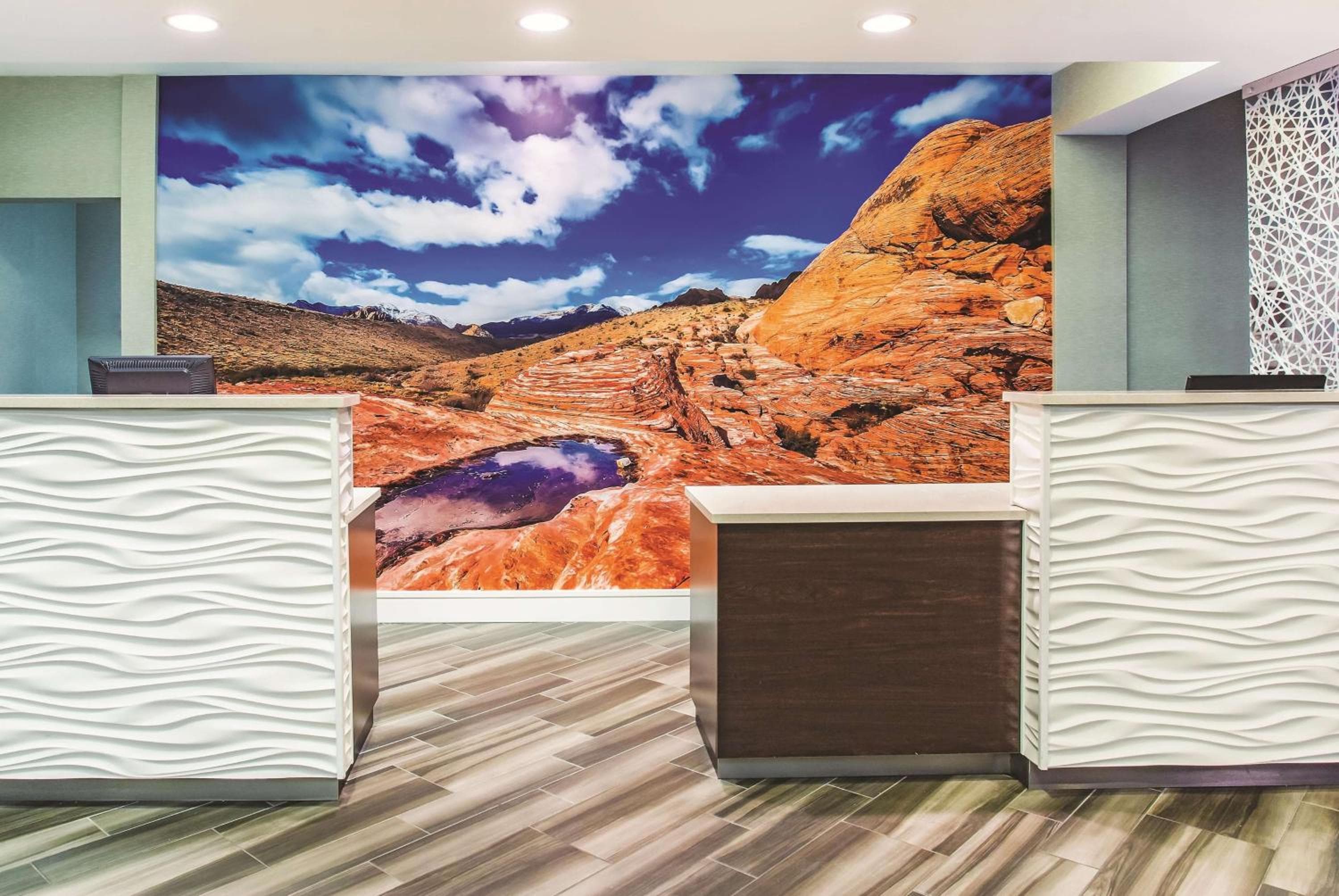 La Quinta by Wyndham Las Vegas Summerlin Tech — 4