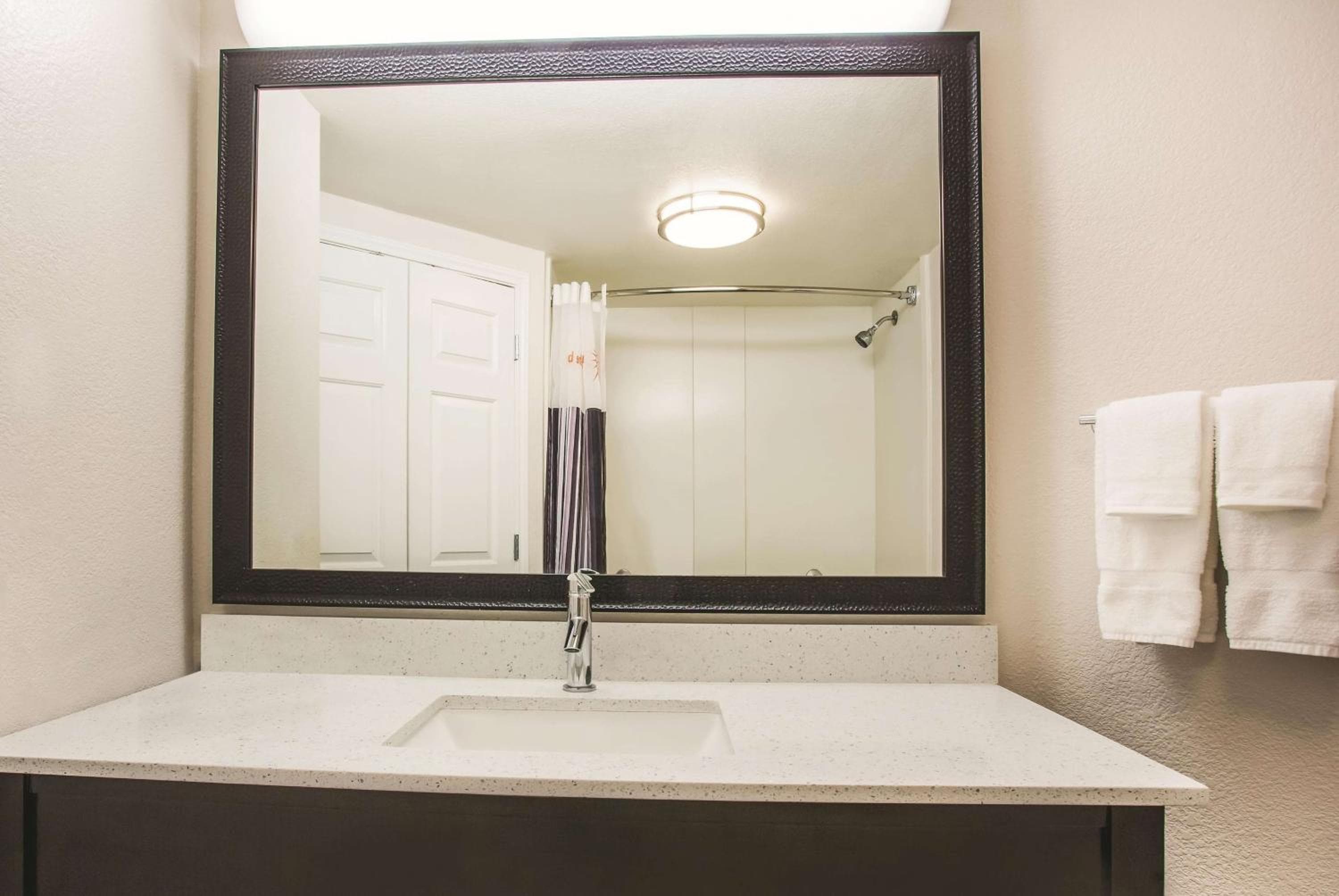 La Quinta by Wyndham Las Vegas Summerlin Tech — 25