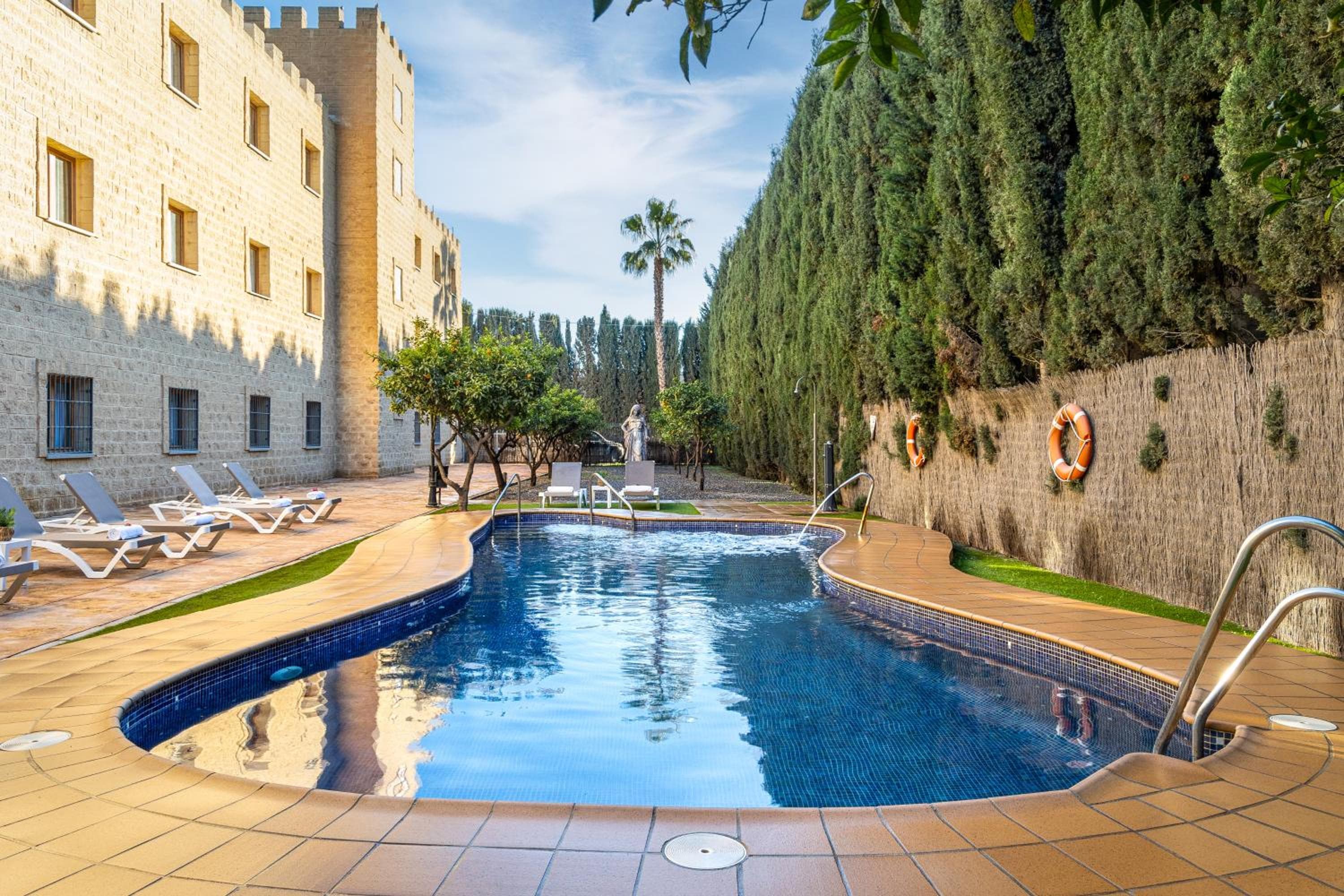 Hotel Plaza Del Castillo — 20