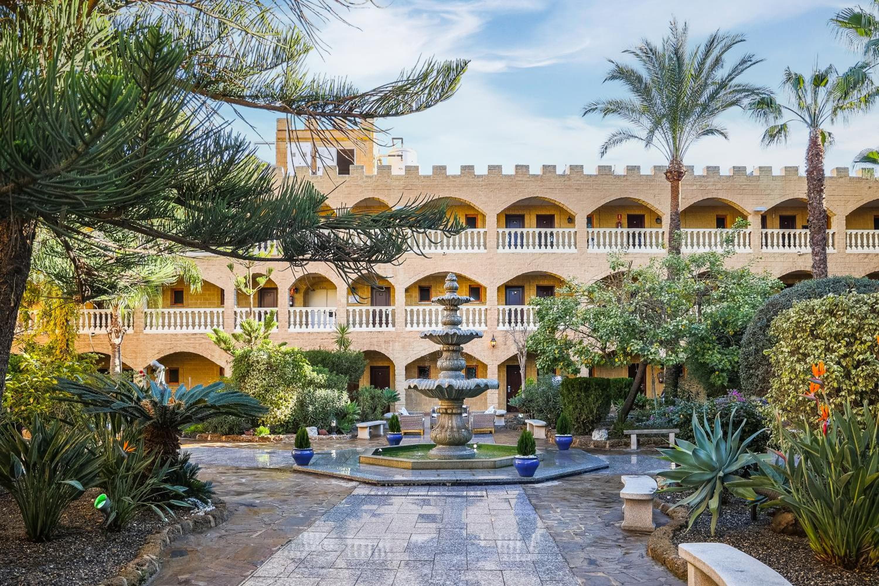 Hotel Plaza Del Castillo — 15