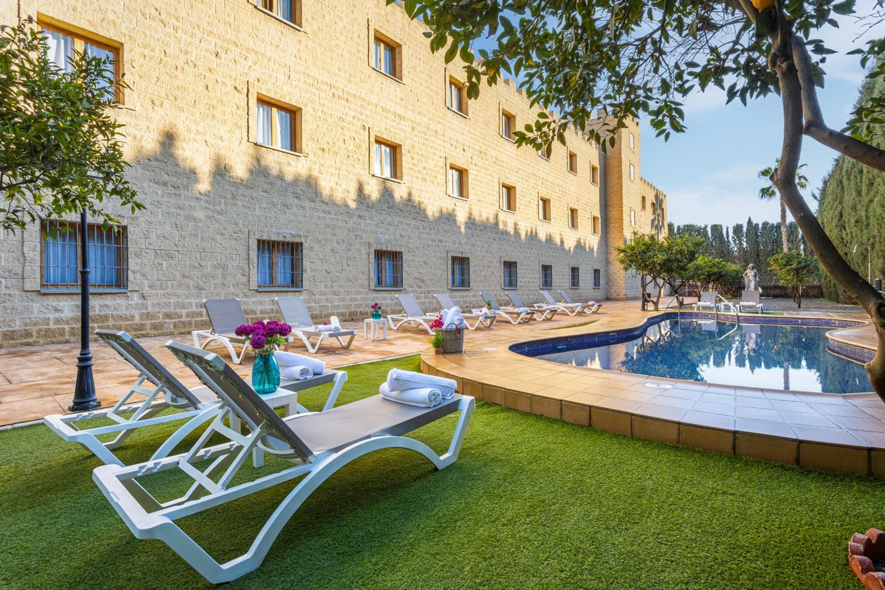 Hotel Plaza Del Castillo — 6
