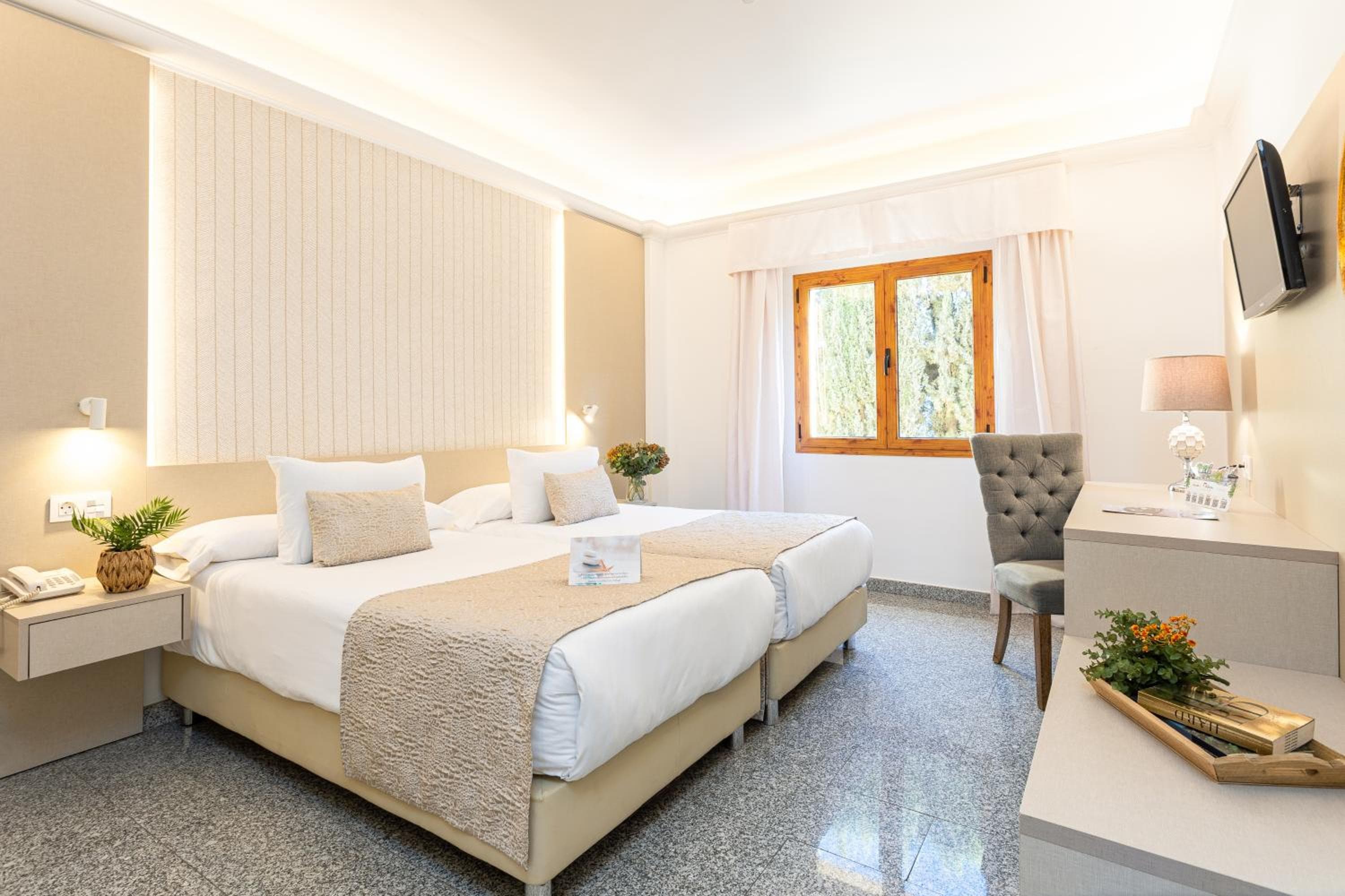 Hotel Plaza Del Castillo — 1