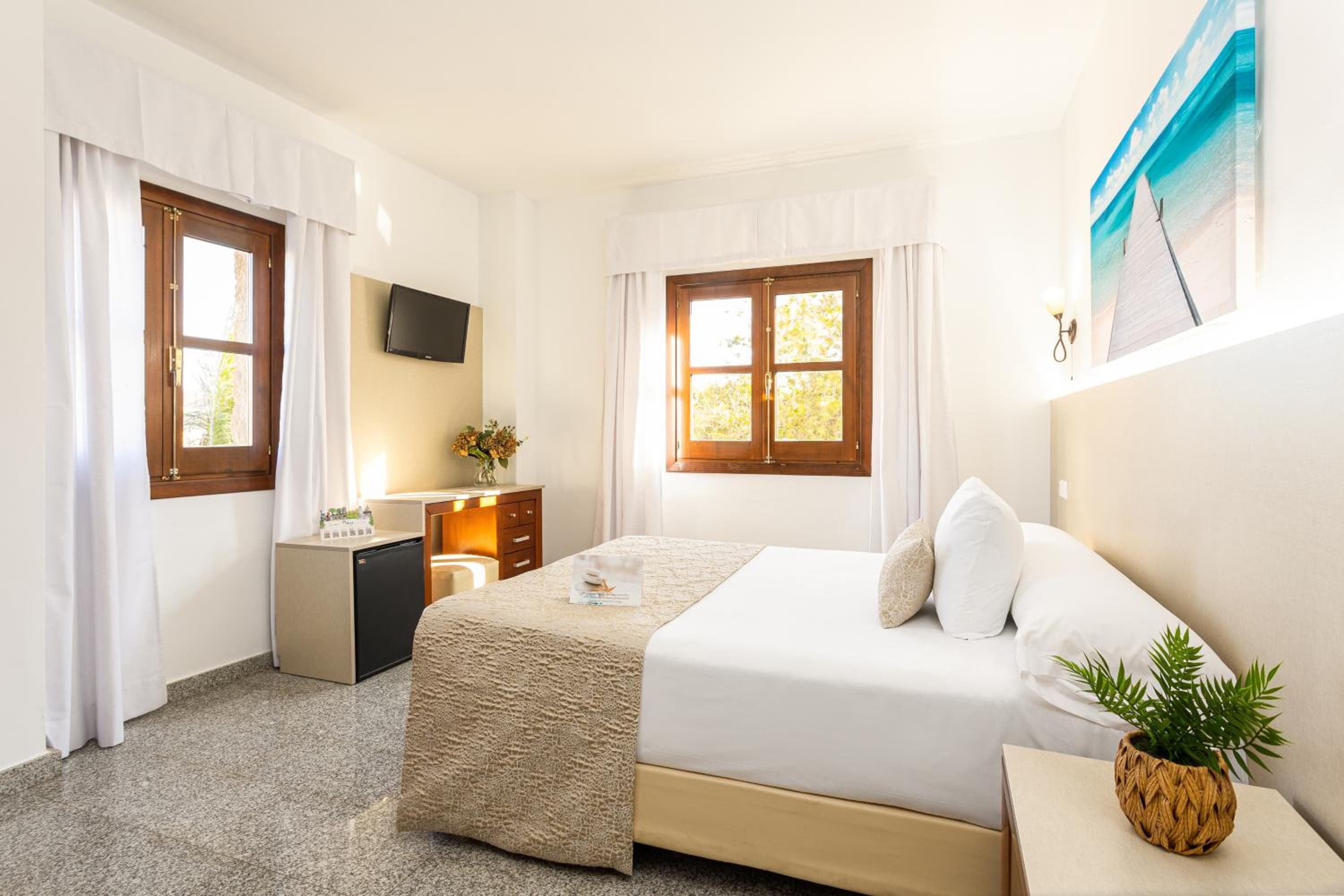 Hotel Plaza Del Castillo — 26