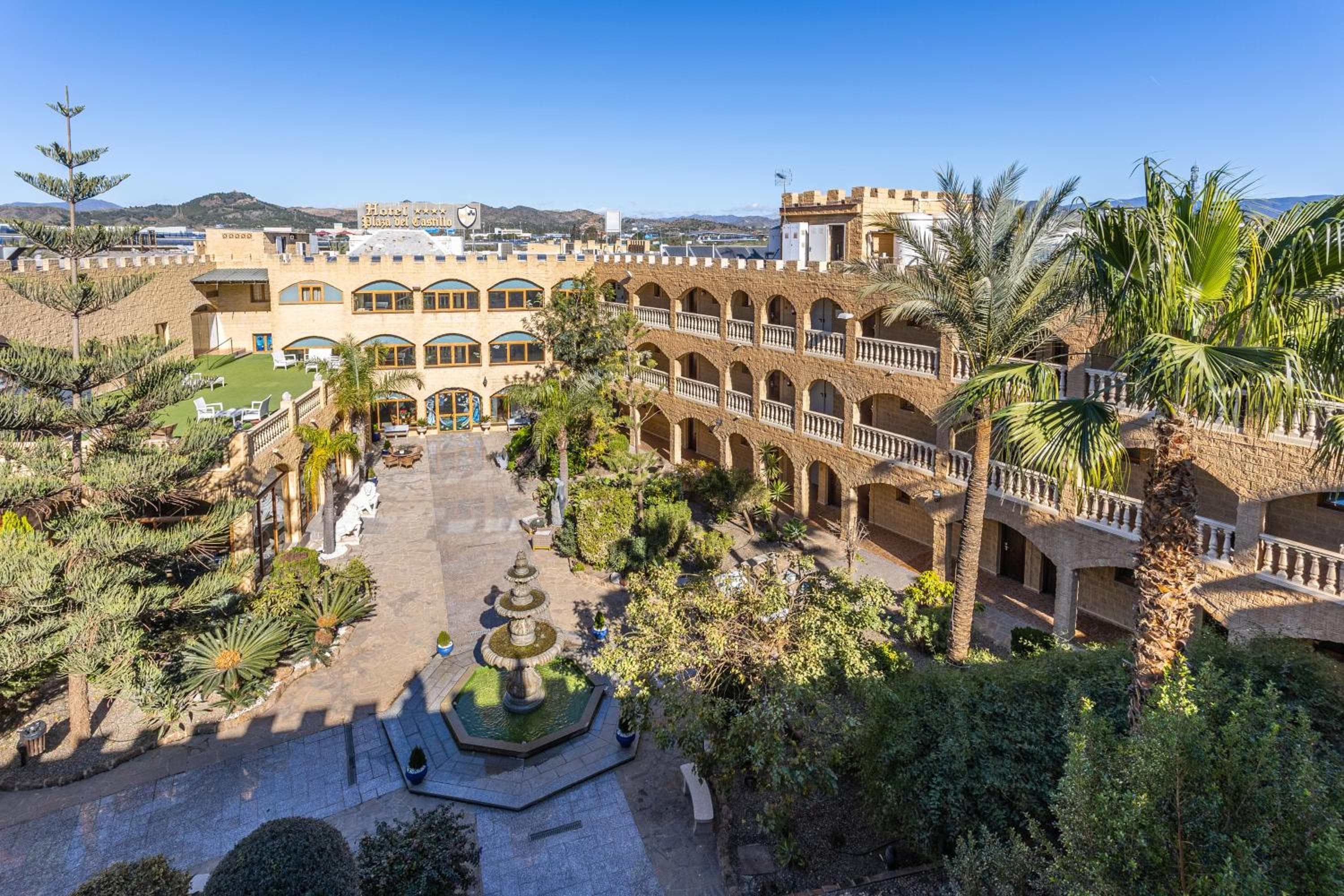 Hotel Plaza Del Castillo — 30