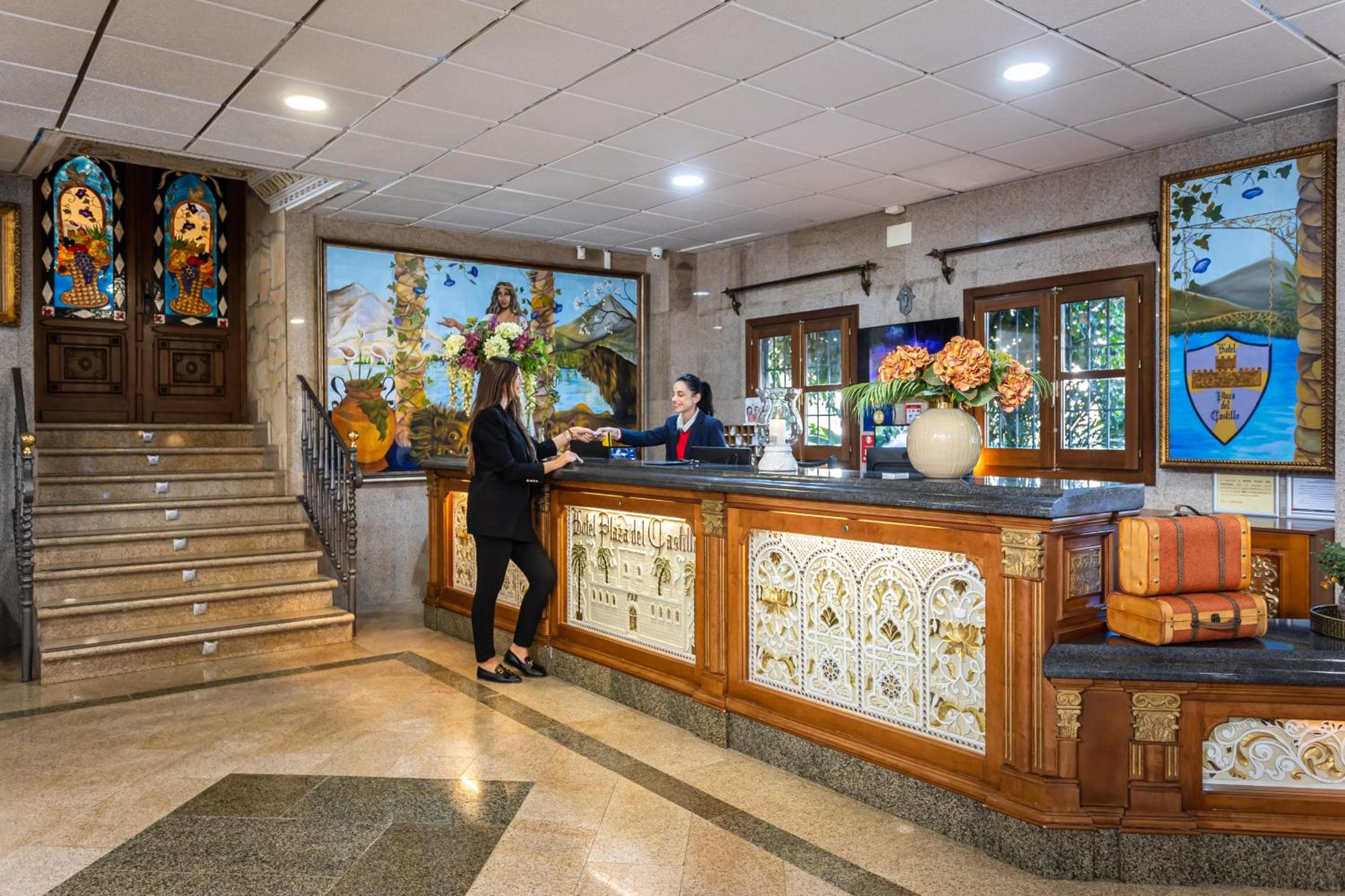 Hotel Plaza Del Castillo — 16