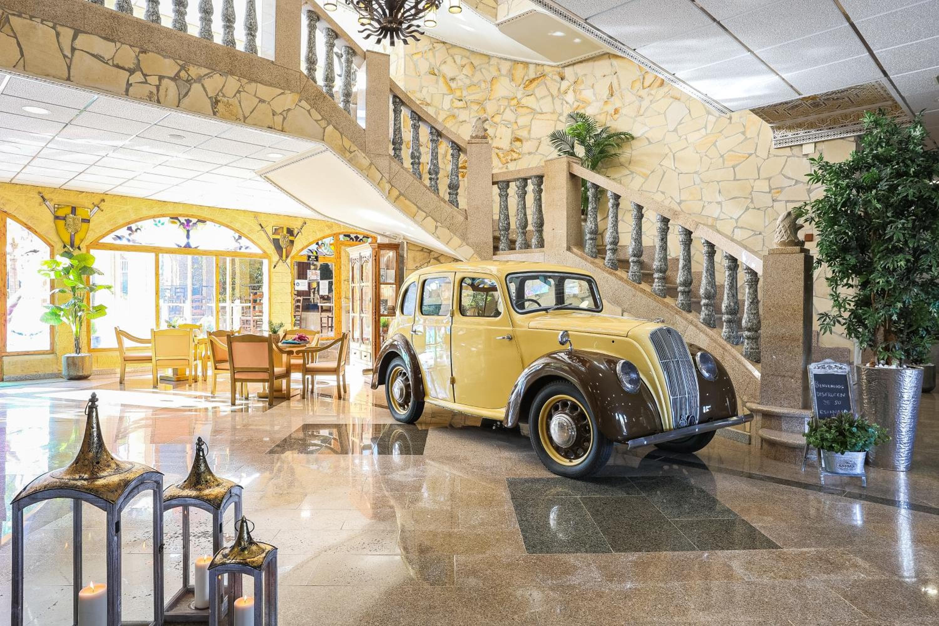 Hotel Plaza Del Castillo — 12