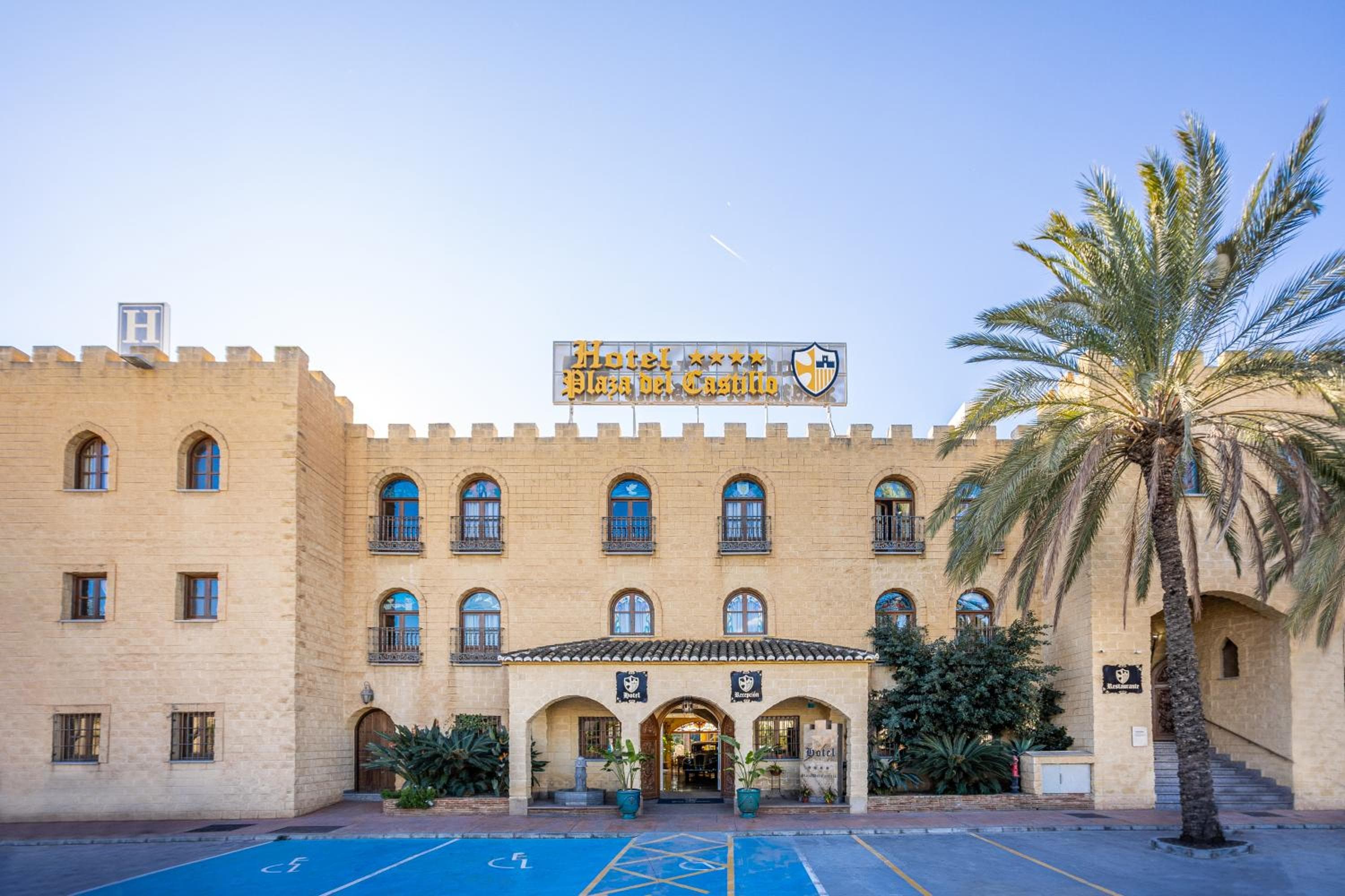 Hotel Plaza Del Castillo — 13