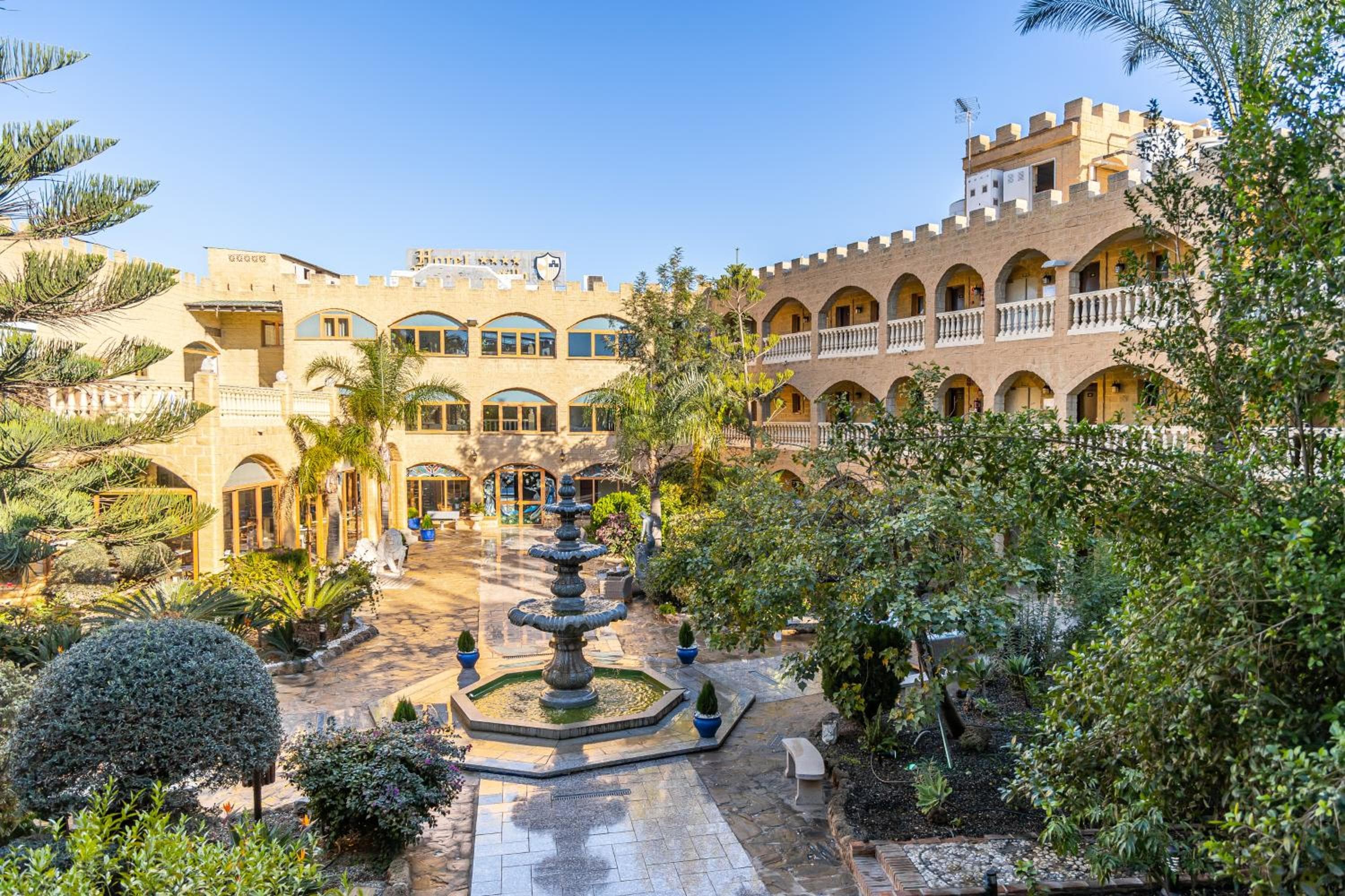 Hotel Plaza Del Castillo — 30