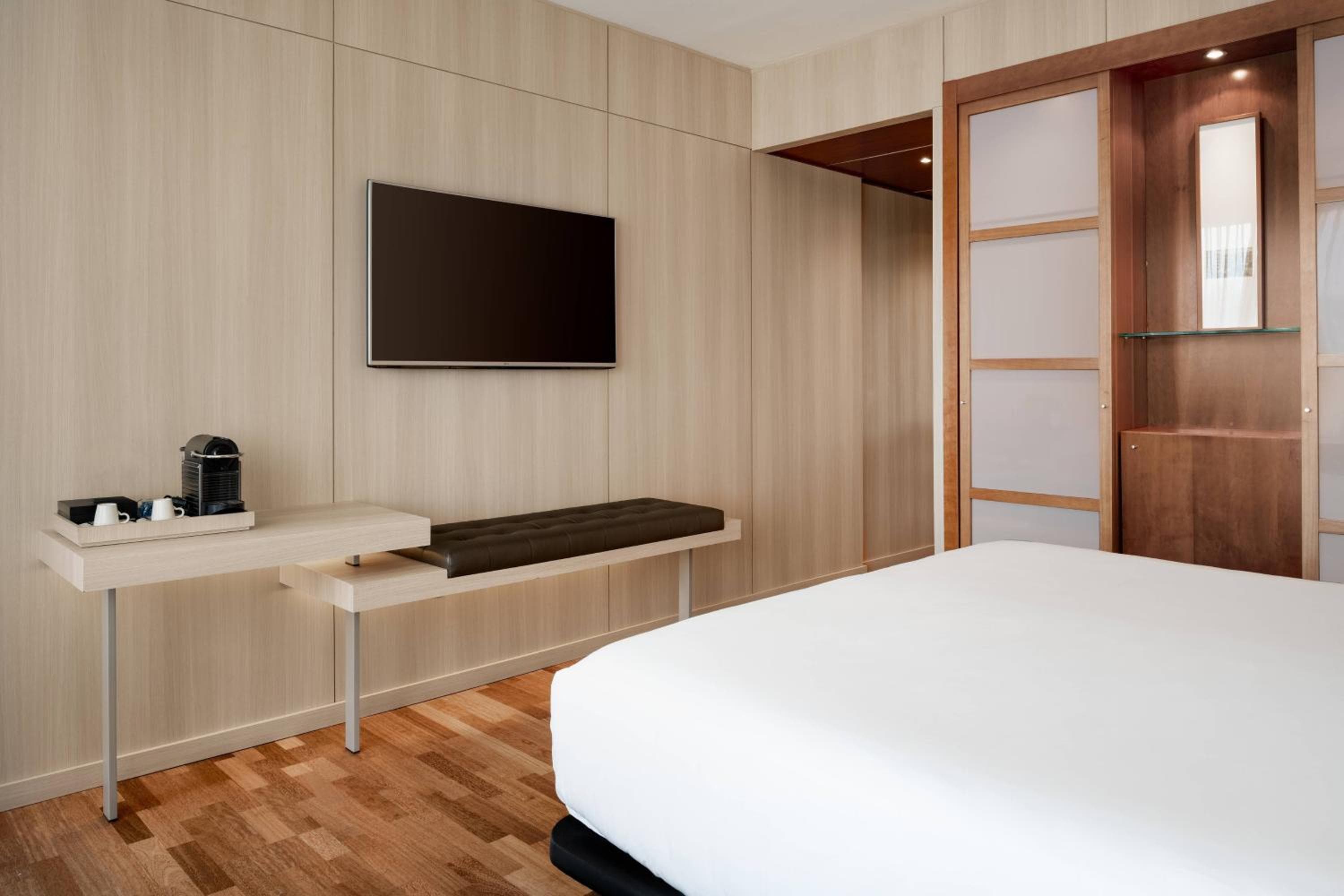 AC Hotel Málaga Palacio by Marriott — 9