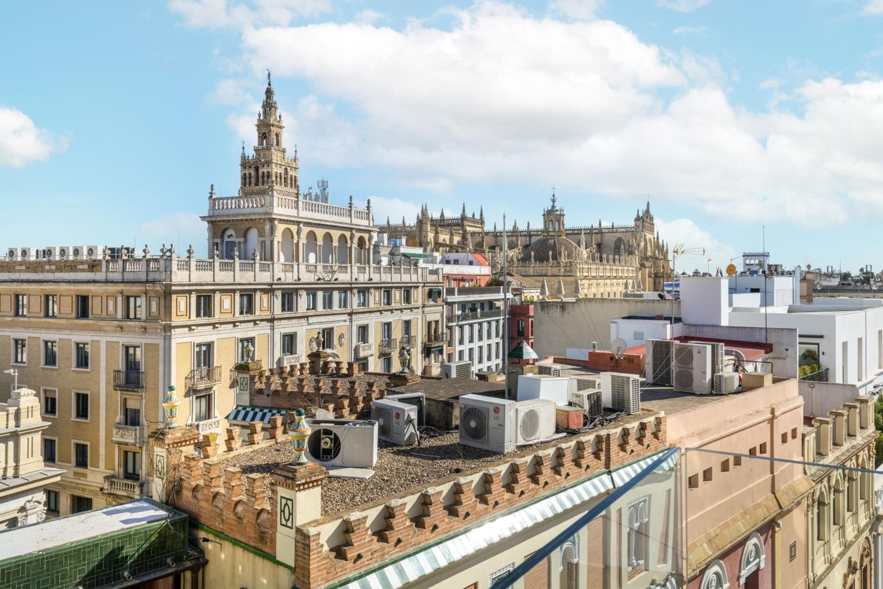 Querencia de Sevilla, Autograph Collection — 17
