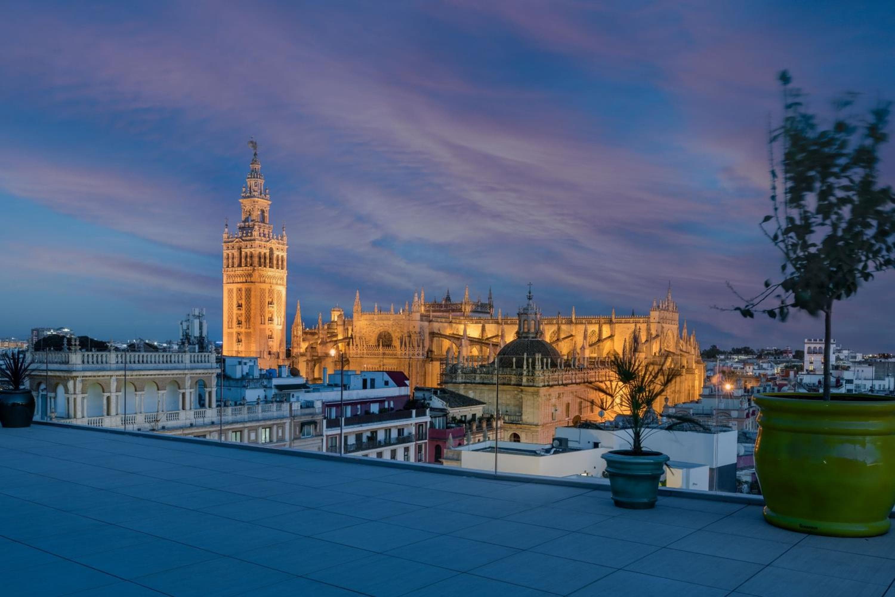 Querencia de Sevilla, Autograph Collection — 3