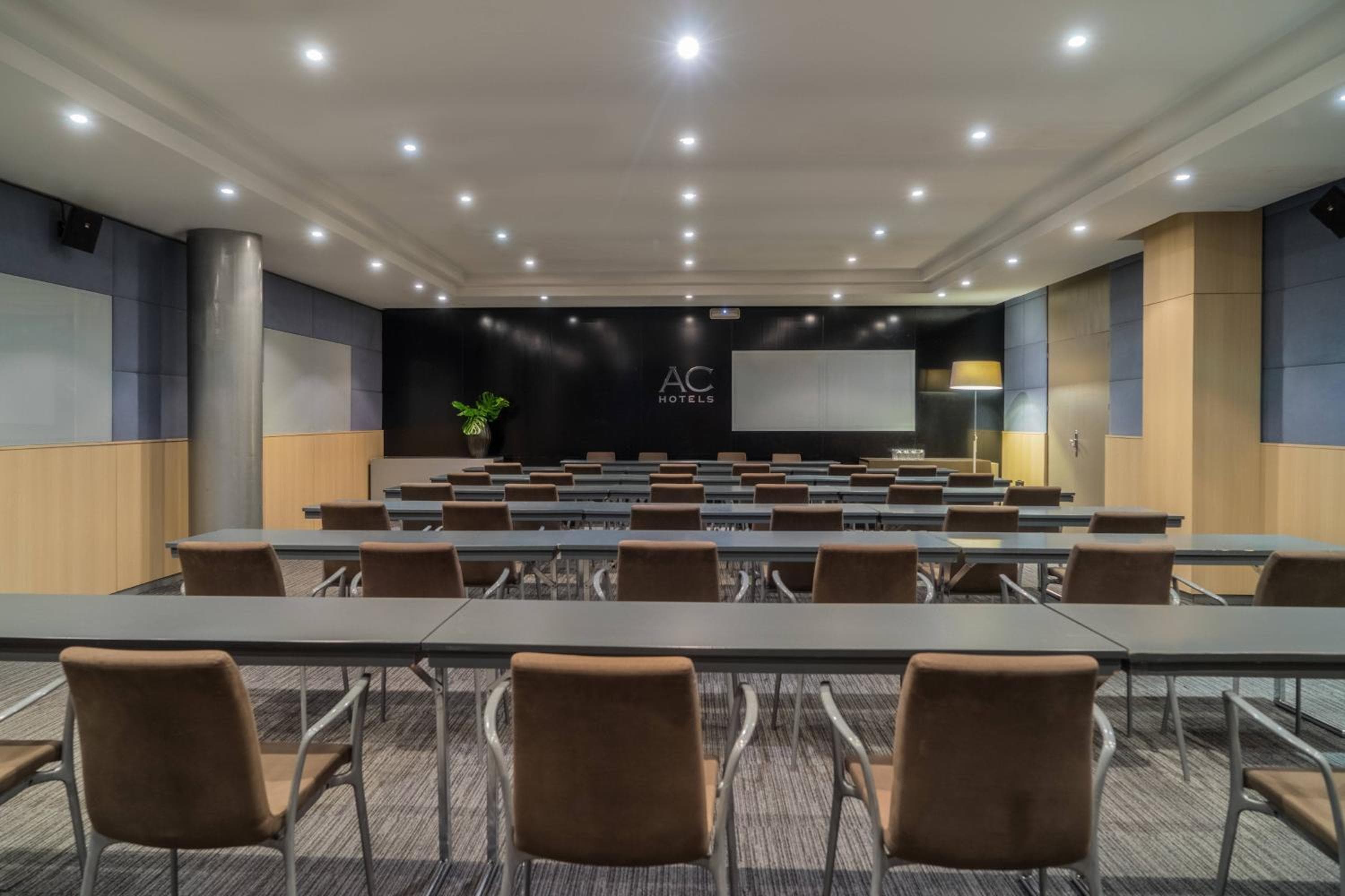 AC Hotel Ciudad de Sevilla by Marriott — 4