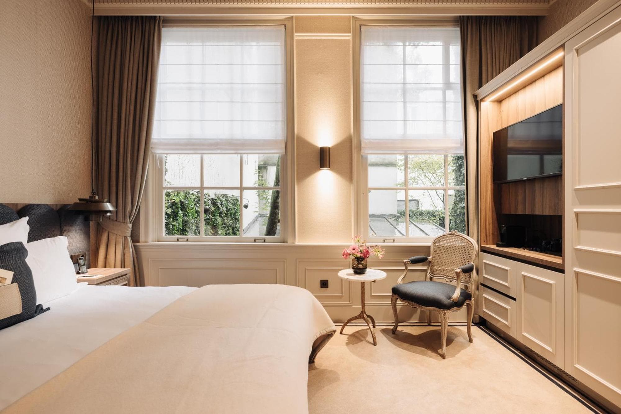 Hotel 717 — 4